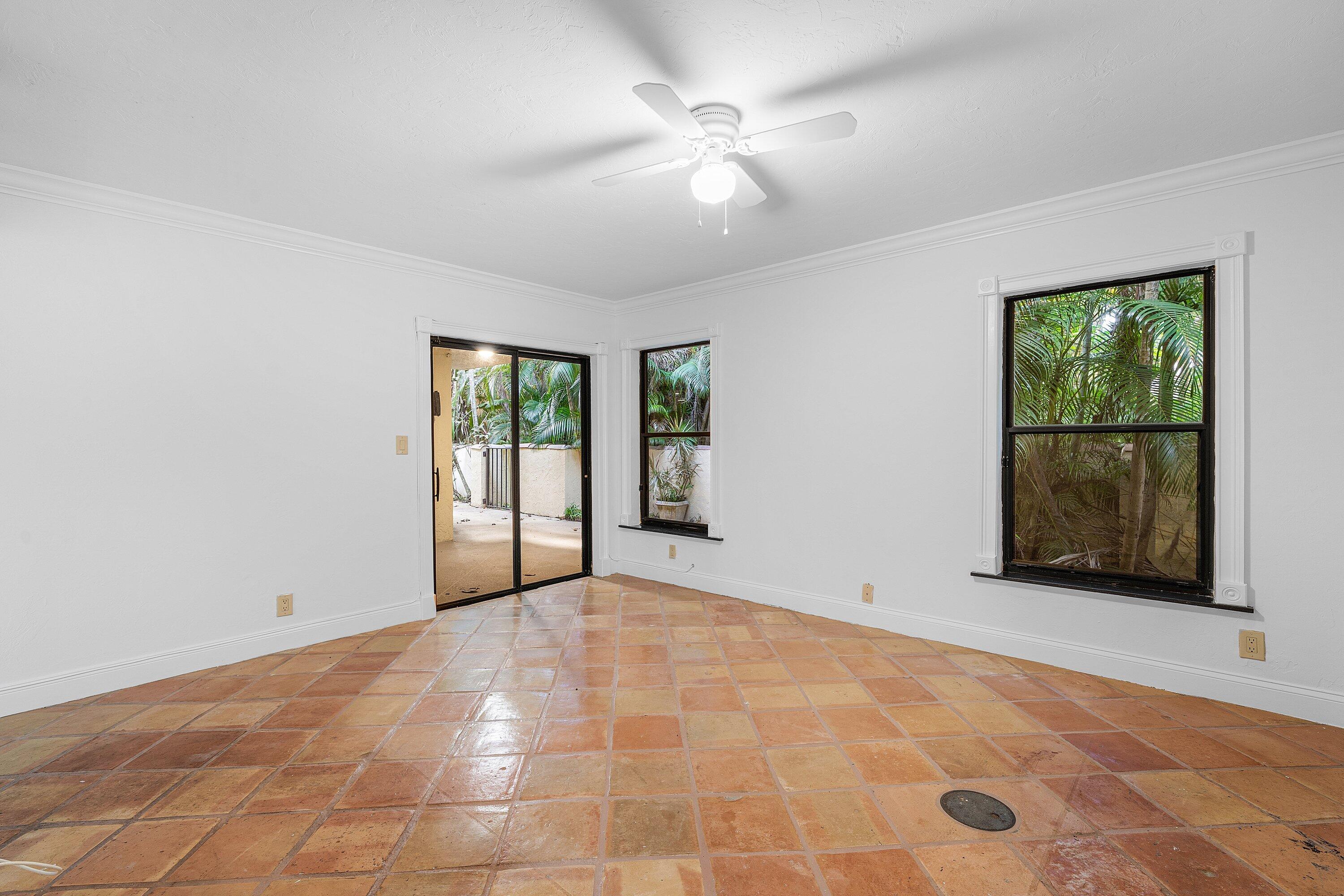 16 Via Lago Property Photo 27
