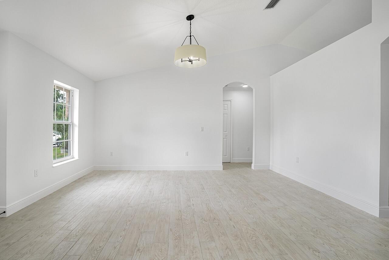 673 Cavern Terrace Property Photo 16