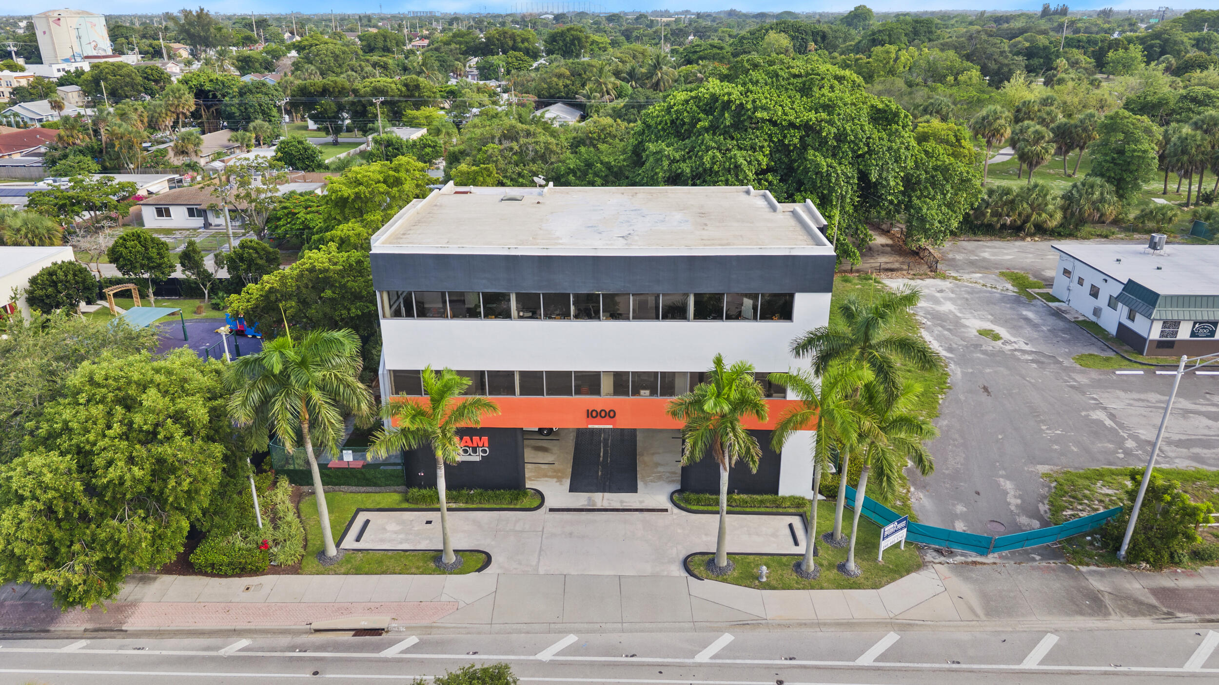 1000 Southern Boulevard Property Photo 2