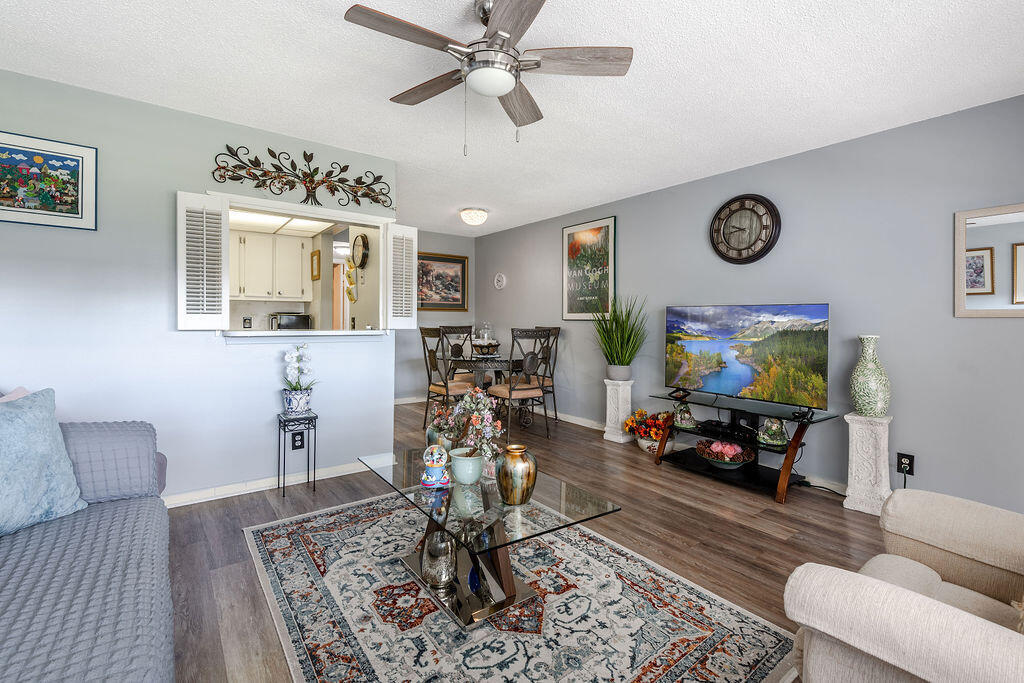 393 Windsor Property Photo 6