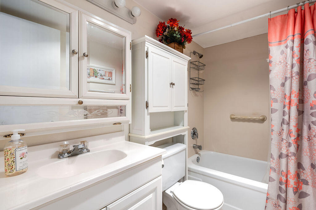 393 Windsor Property Photo 10