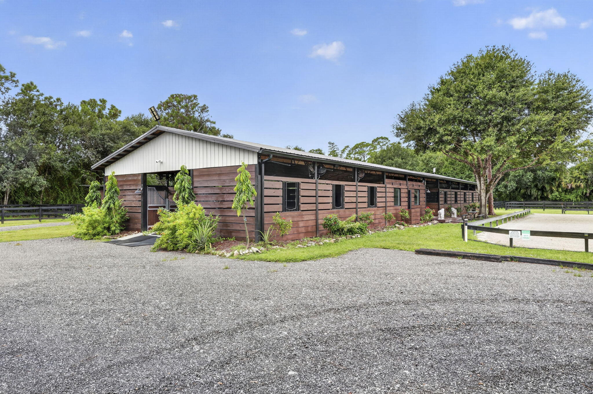 14346 Tripp Road N Property Photo 2
