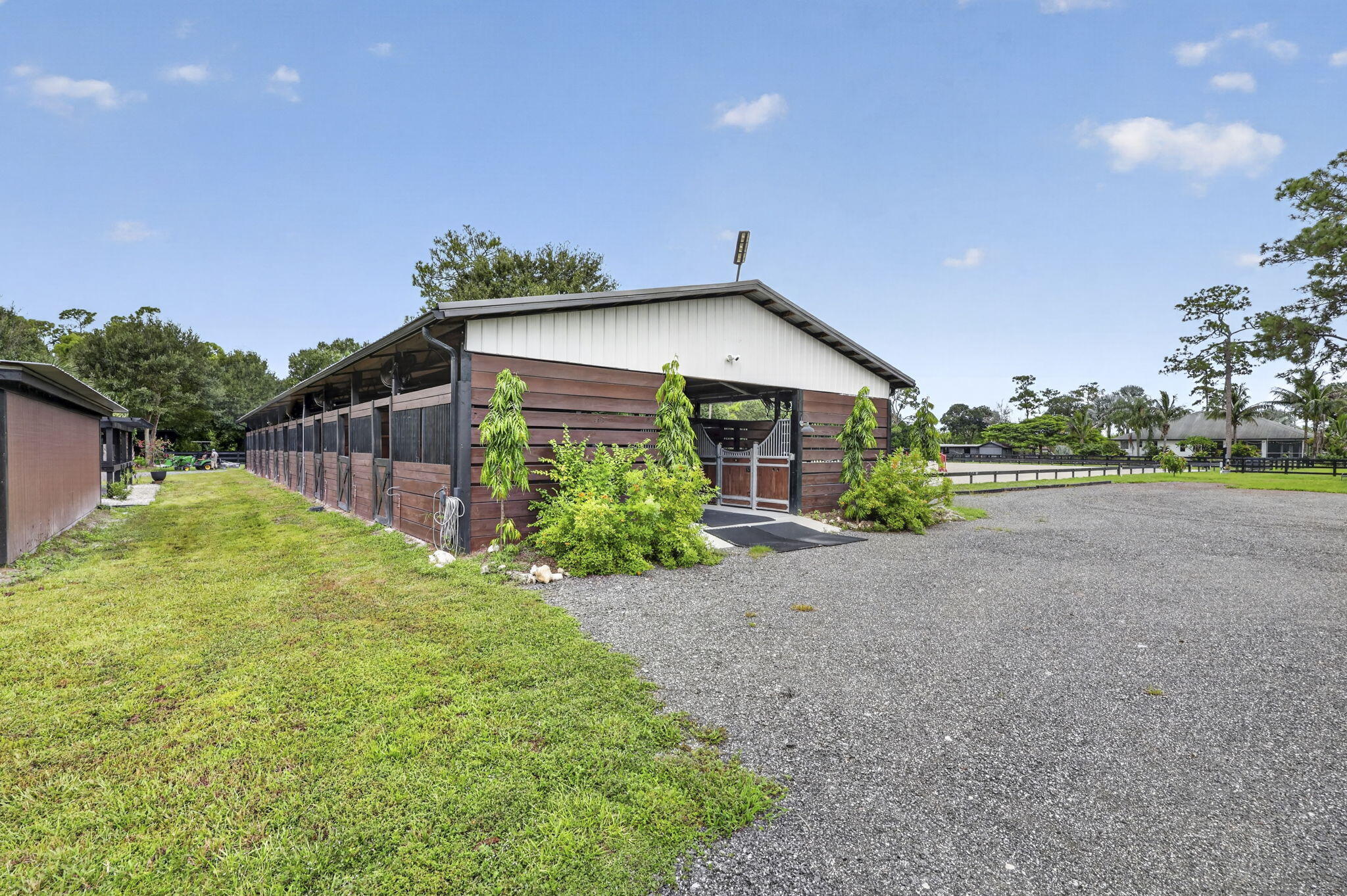 14346 Tripp Road N Property Photo 3