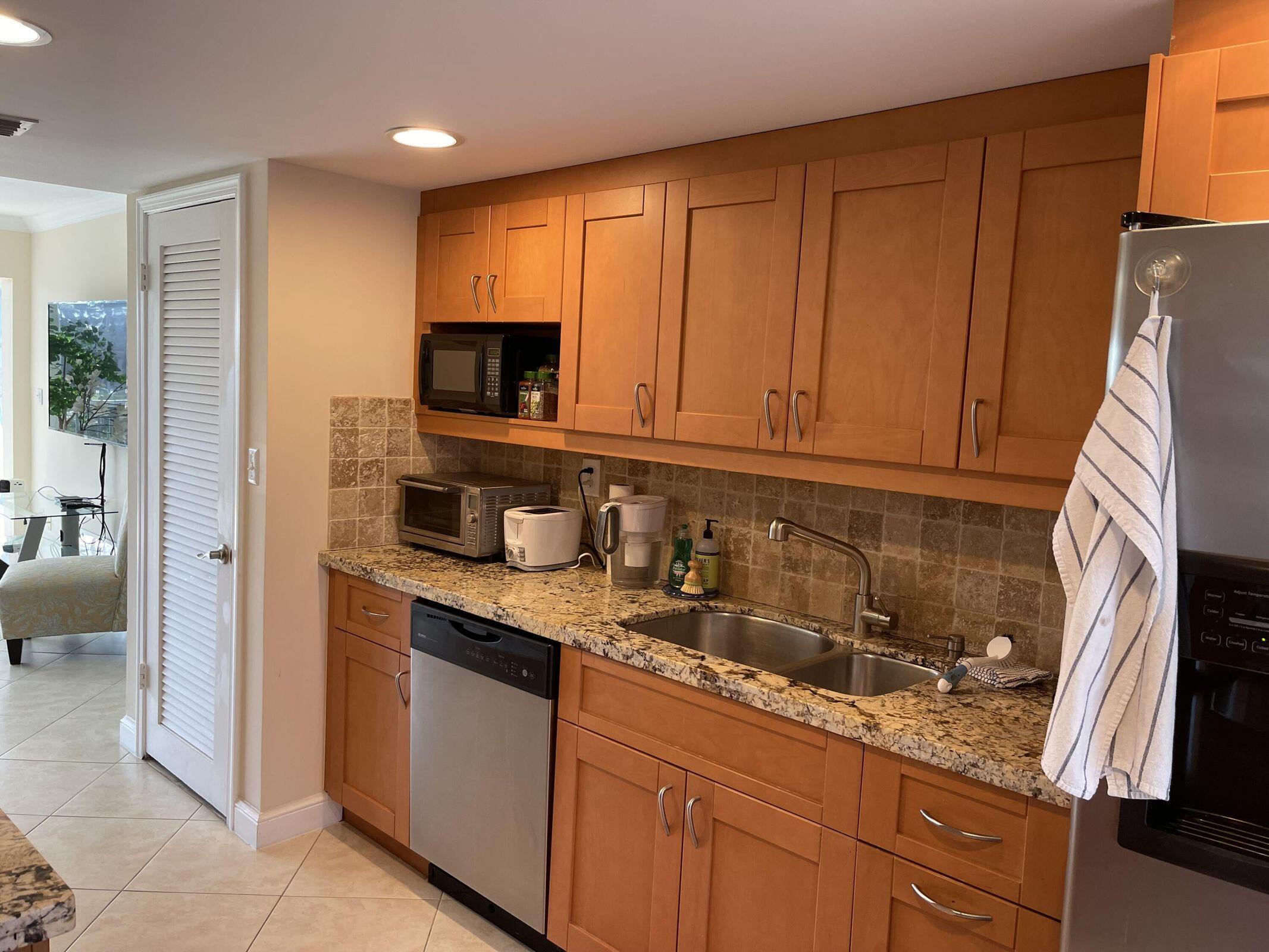 300 E Royal Palm Road 0420 Property Photo 13