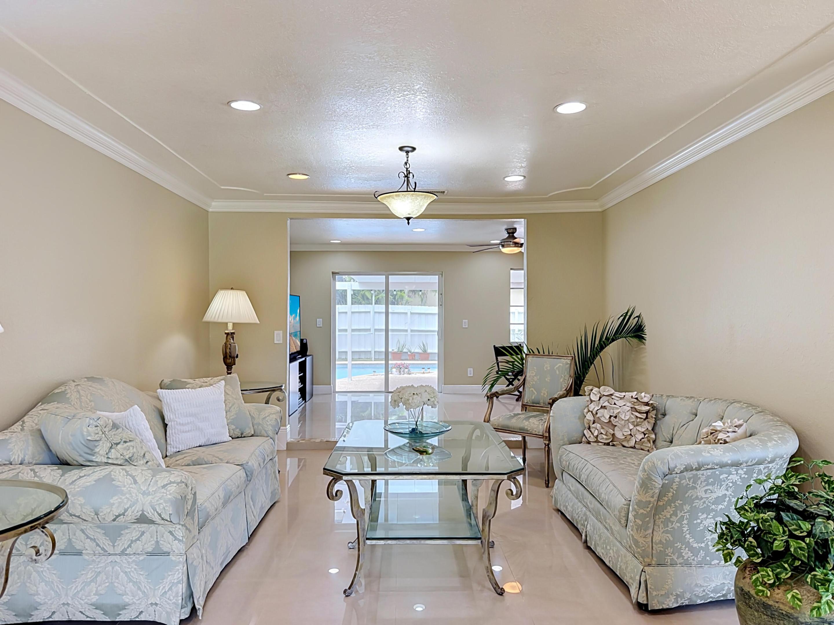 851 E Plantation Circle Property Photo 16