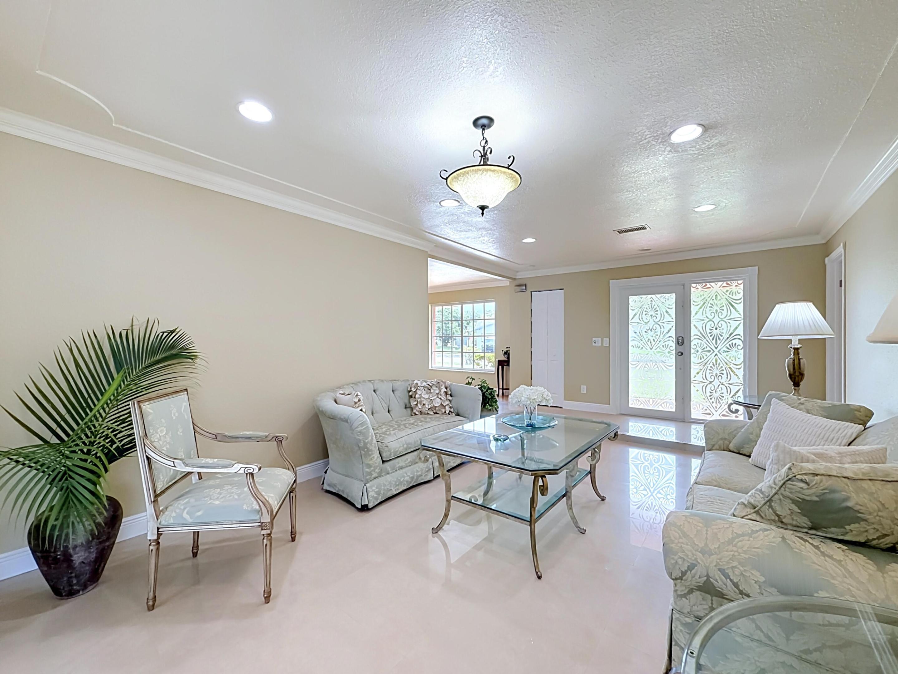 851 E Plantation Circle Property Photo 17