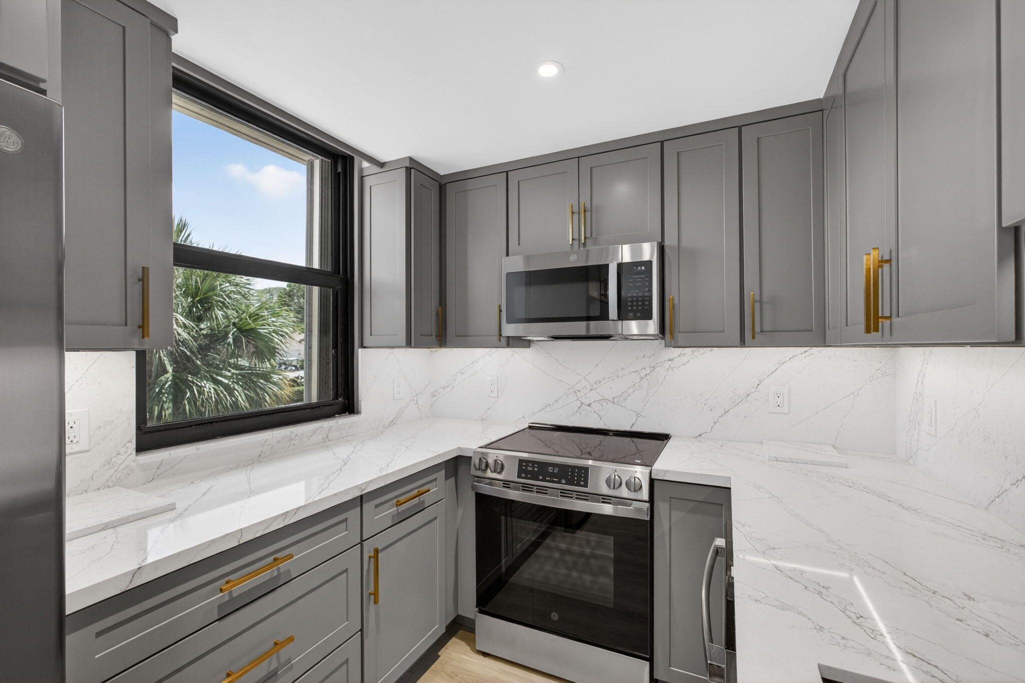 136 Lakeshore Drive Property Photo 18