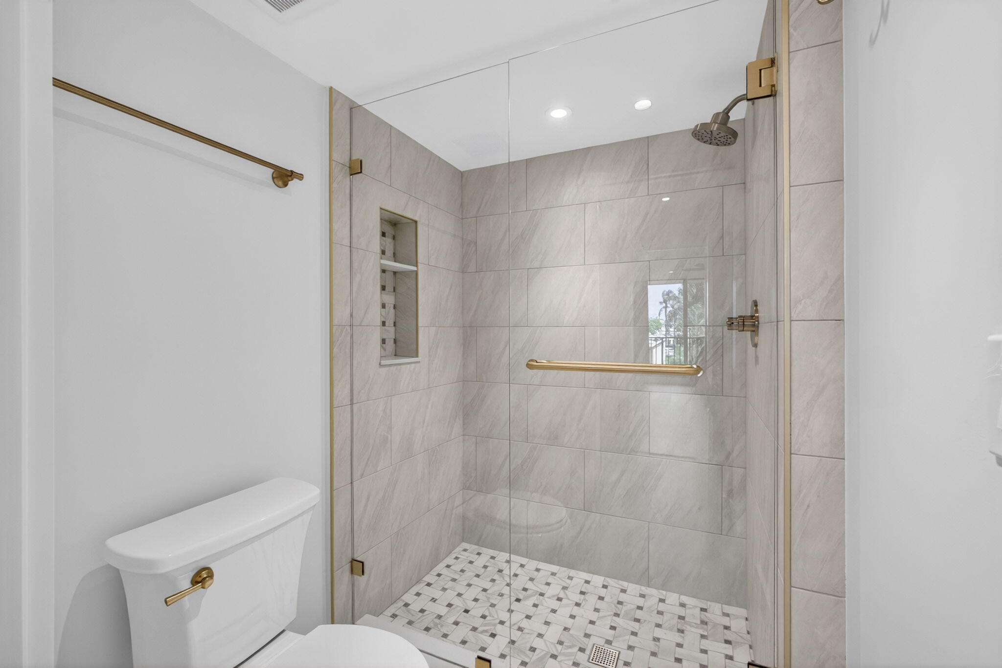 136 Lakeshore Drive Property Photo 28