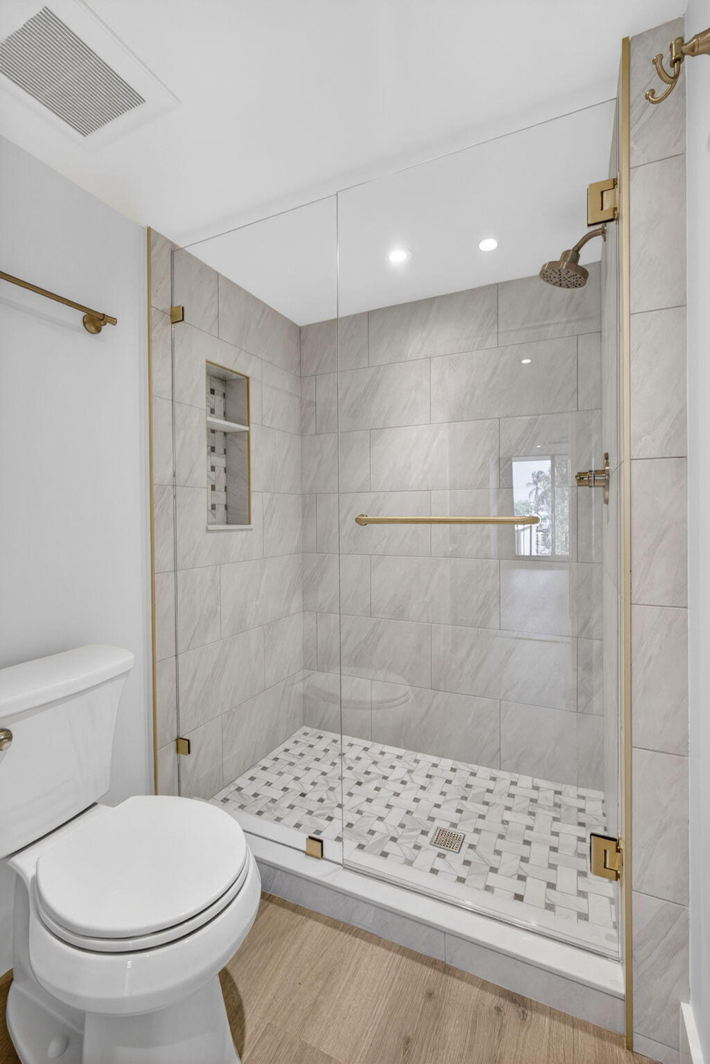 136 Lakeshore Drive Property Photo 29