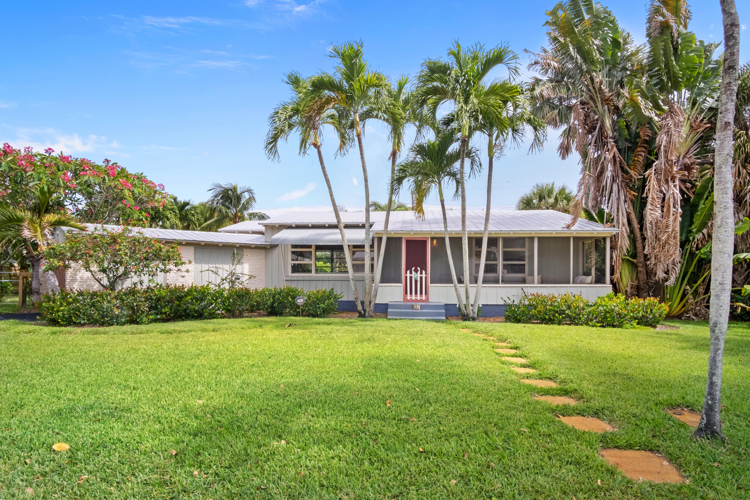 15 N Swinton Circle Property Photo 1