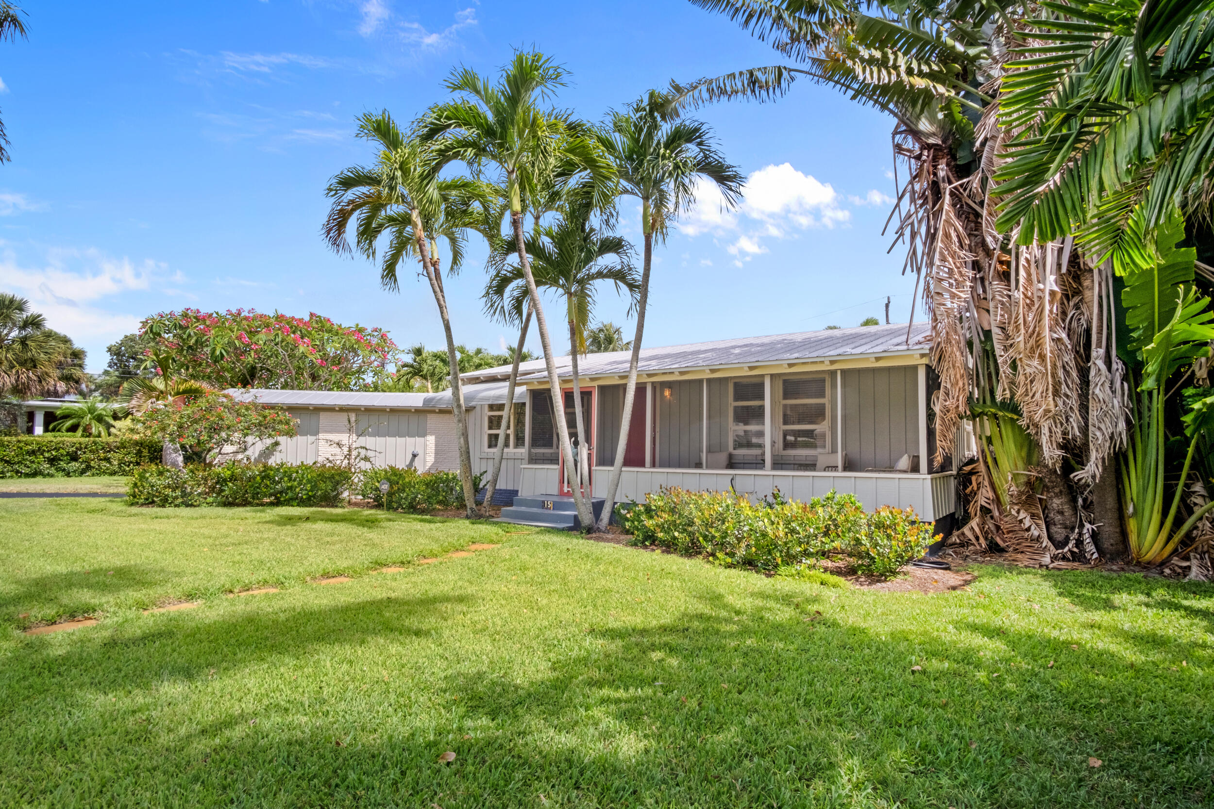 15 N Swinton Circle Property Photo 2