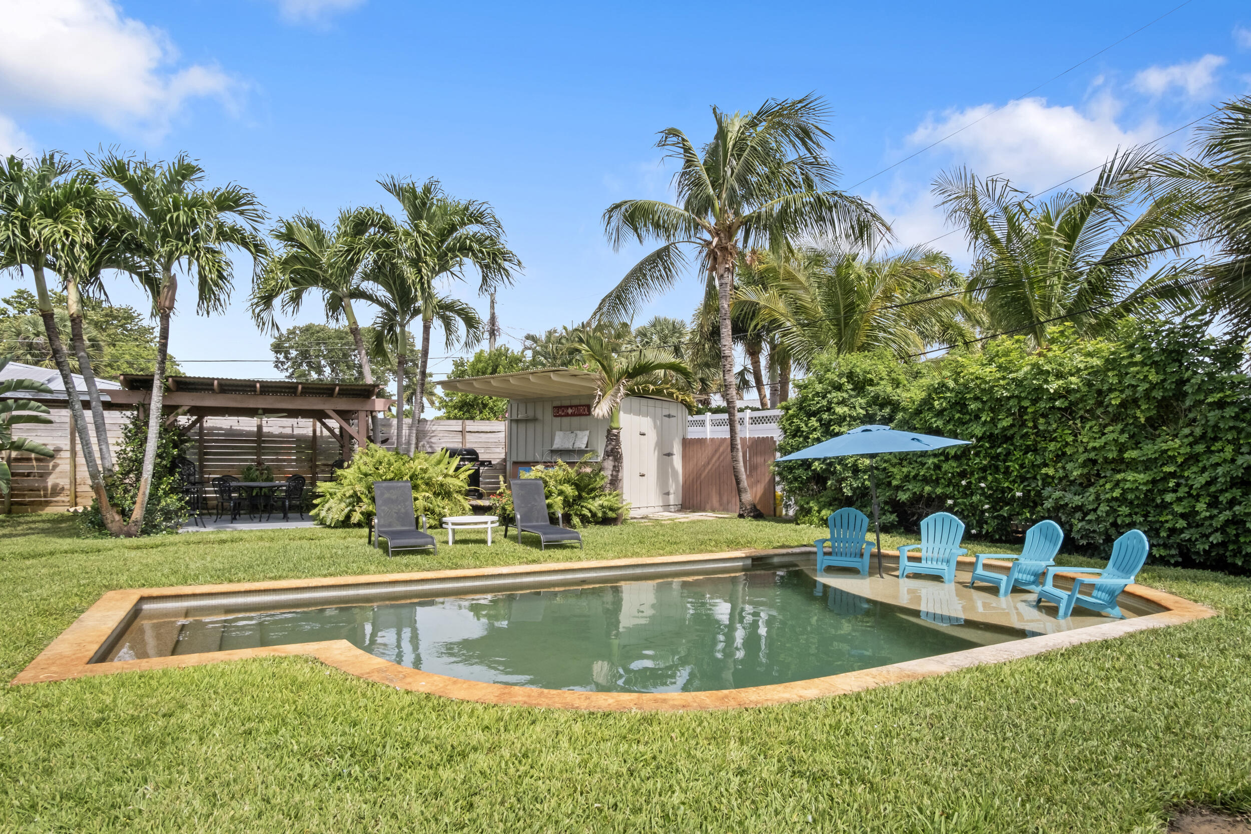 15 N Swinton Circle Property Photo 3