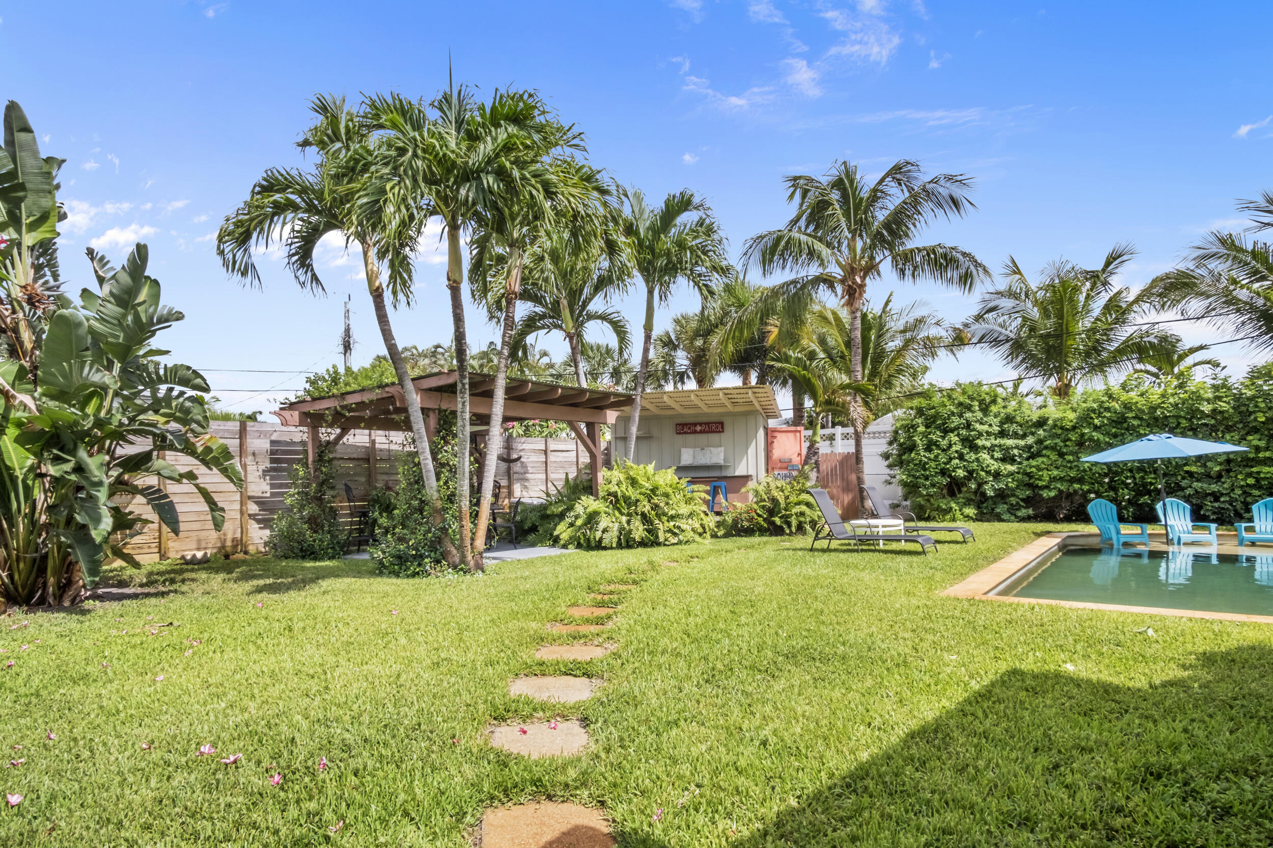 15 N Swinton Circle Property Photo 4