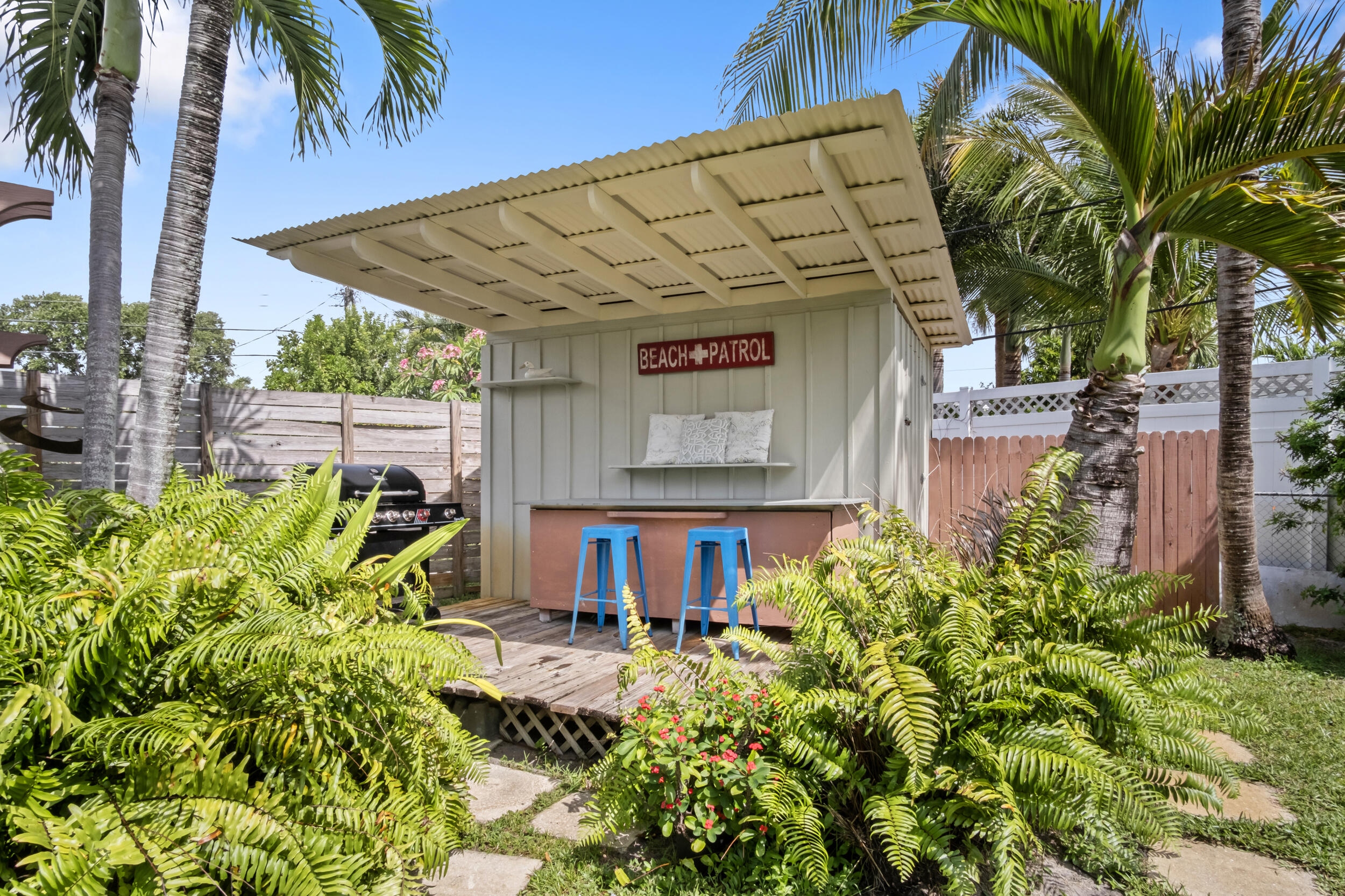 15 N Swinton Circle Property Photo 11