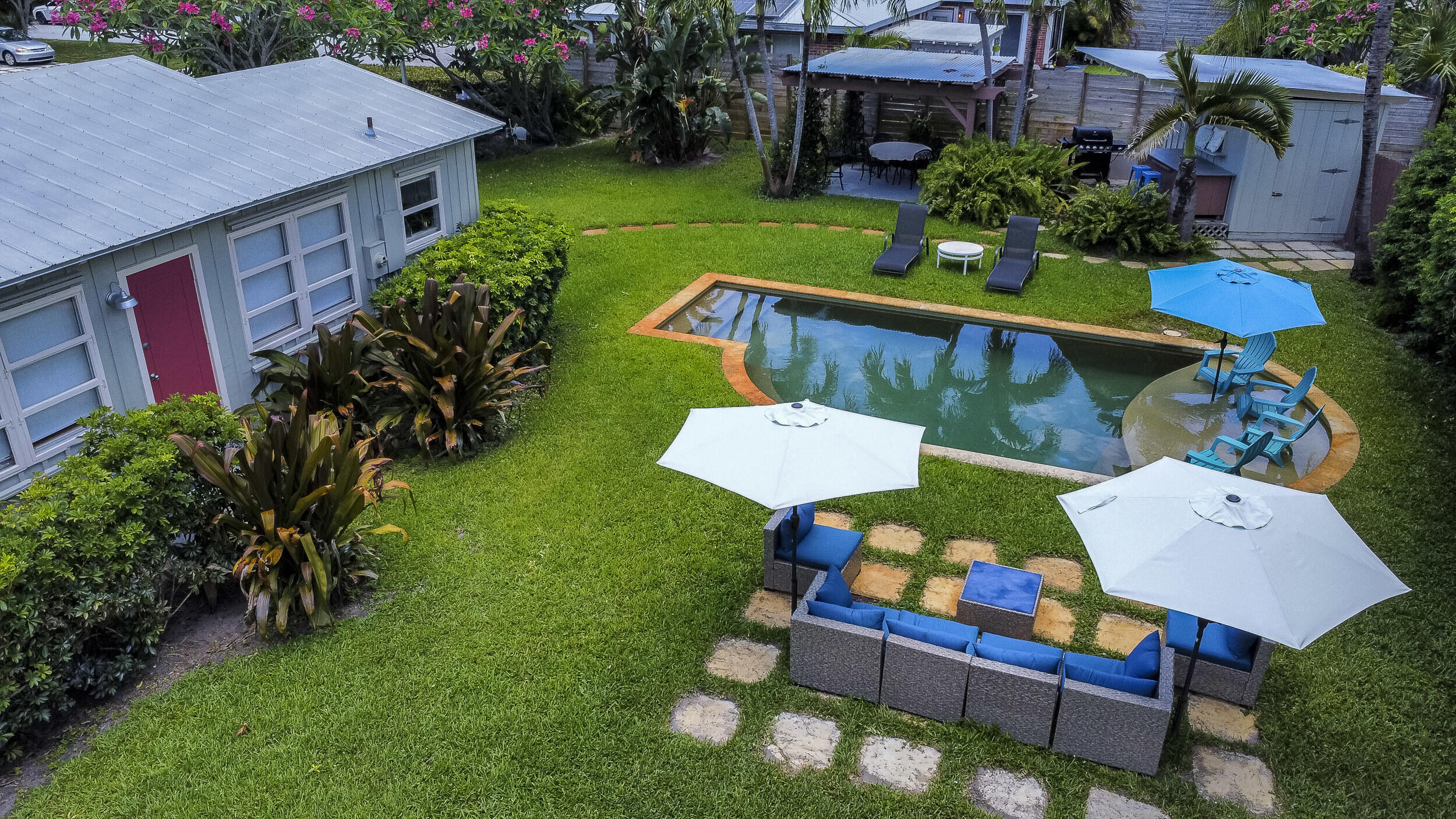 15 N Swinton Circle Property Photo 13