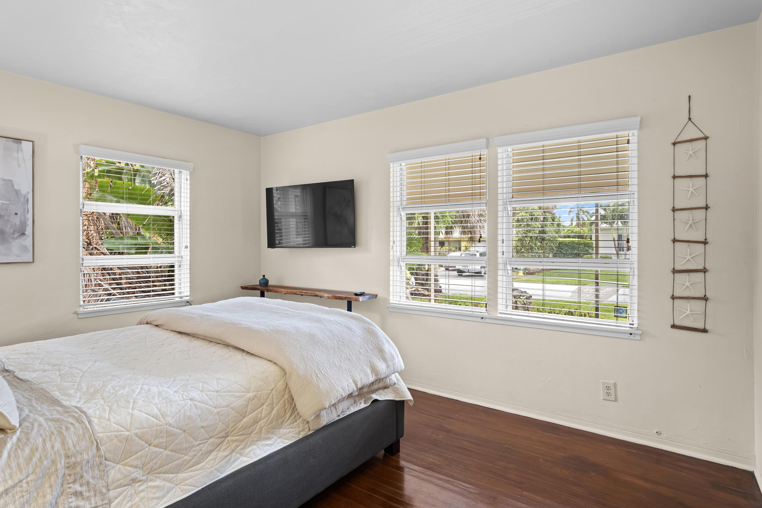 15 N Swinton Circle Property Photo 19
