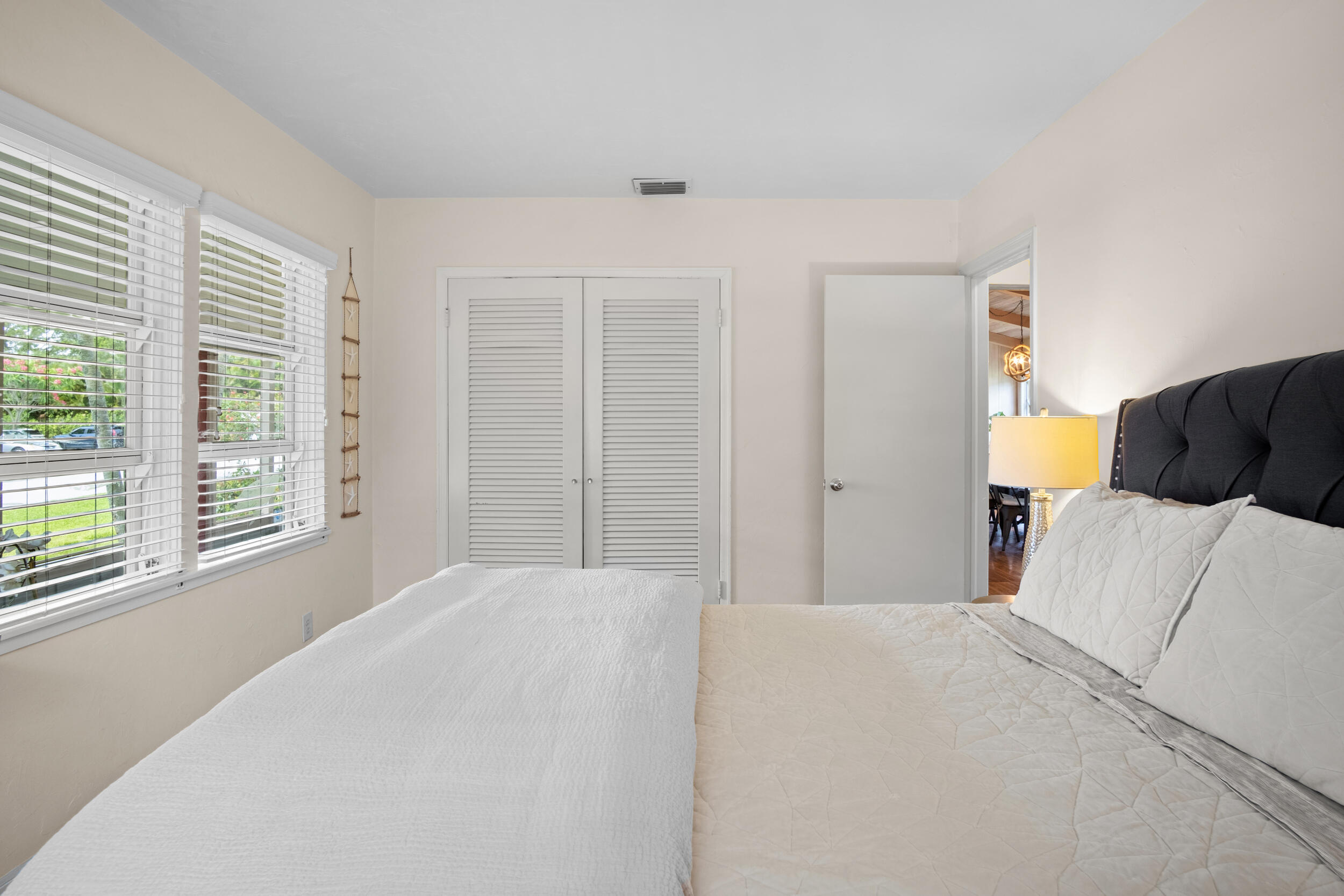 15 N Swinton Circle Property Photo 20