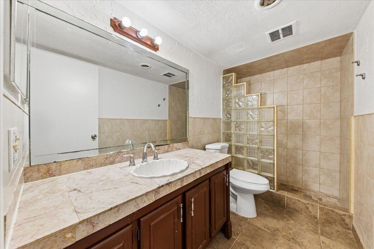 4156 Inverrary Drive Property Photo 9