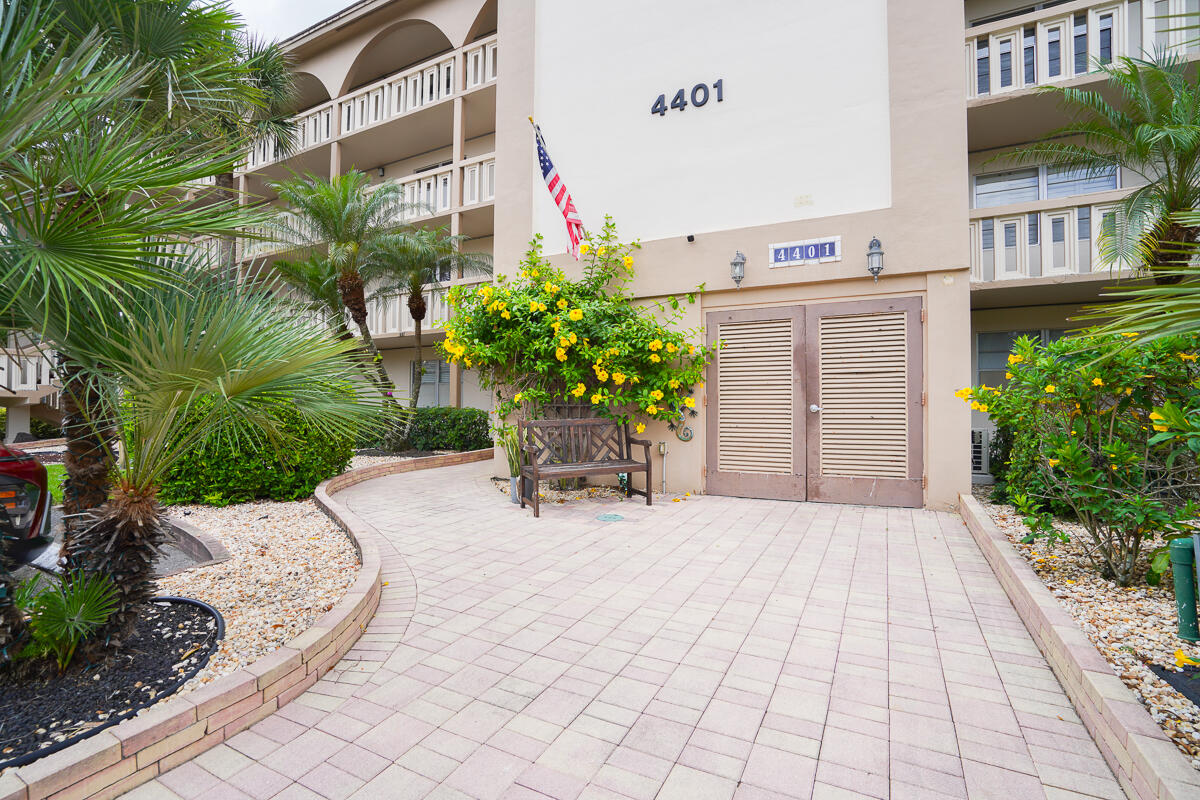 4401 Martinique Court D2 Property Photo 4