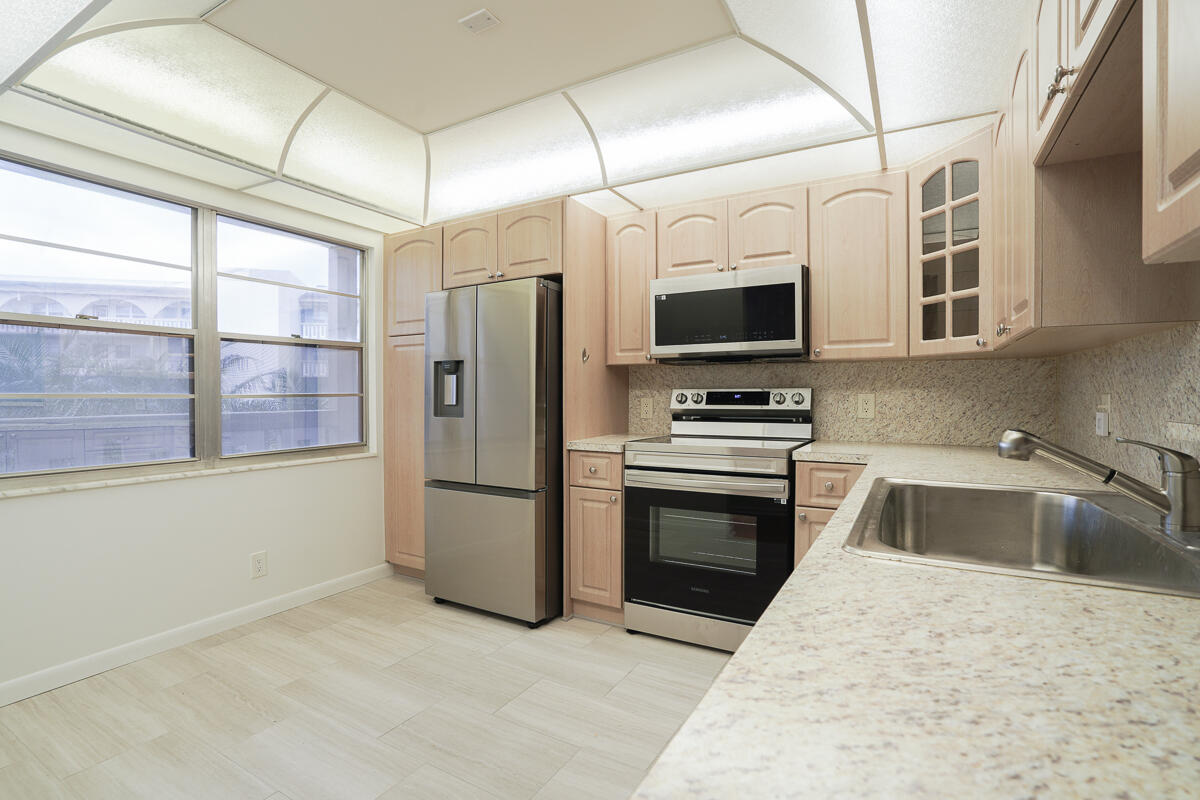 4401 Martinique Court D2 Property Photo 5