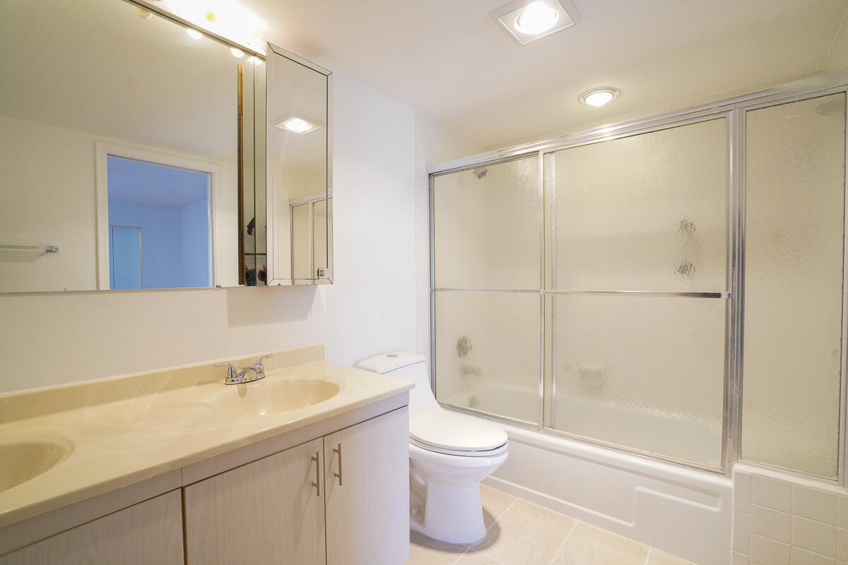4401 Martinique Court D2 Property Photo 23