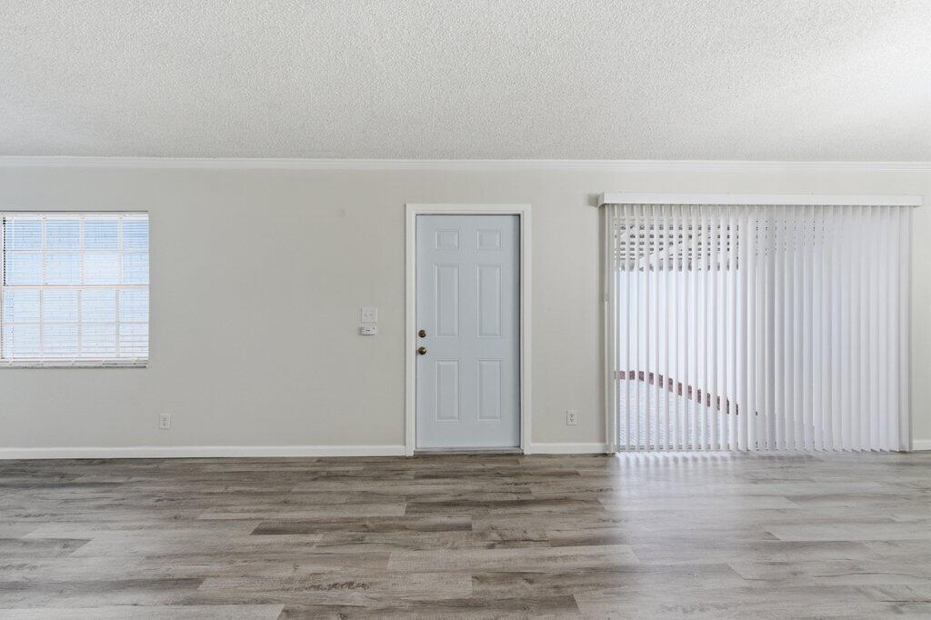 10098 S 42nd Drive Property Photo 9