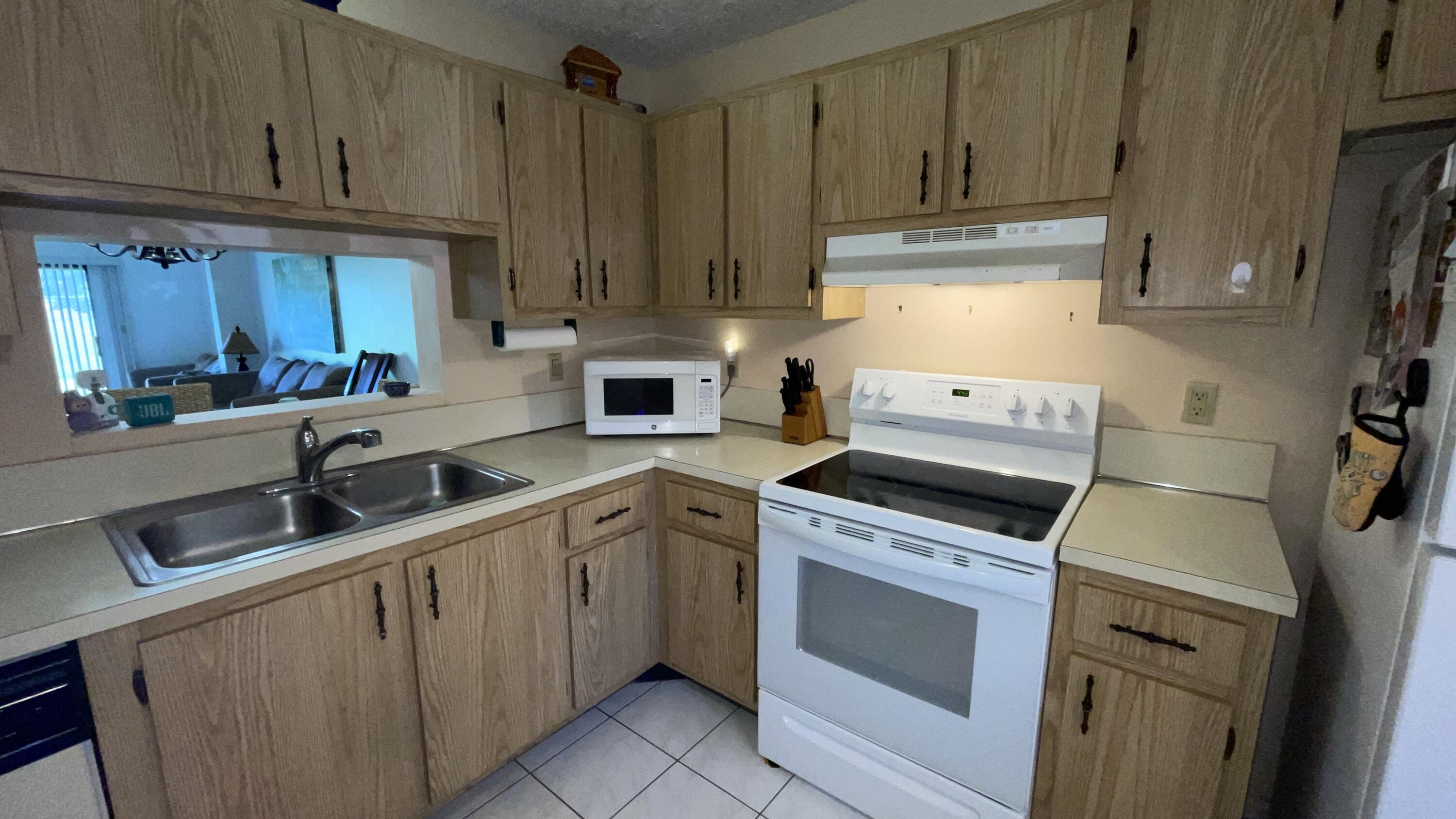 7911 Southgate Boulevard B2 Property Photo 10
