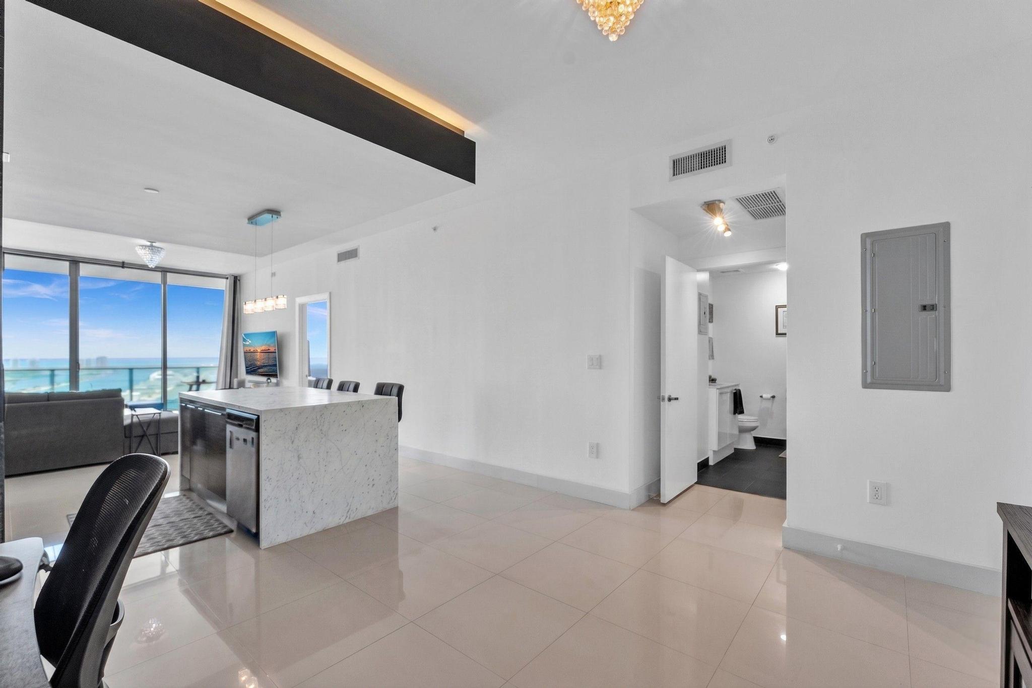900 Biscayne Boulevard 4703 Property Photo 10