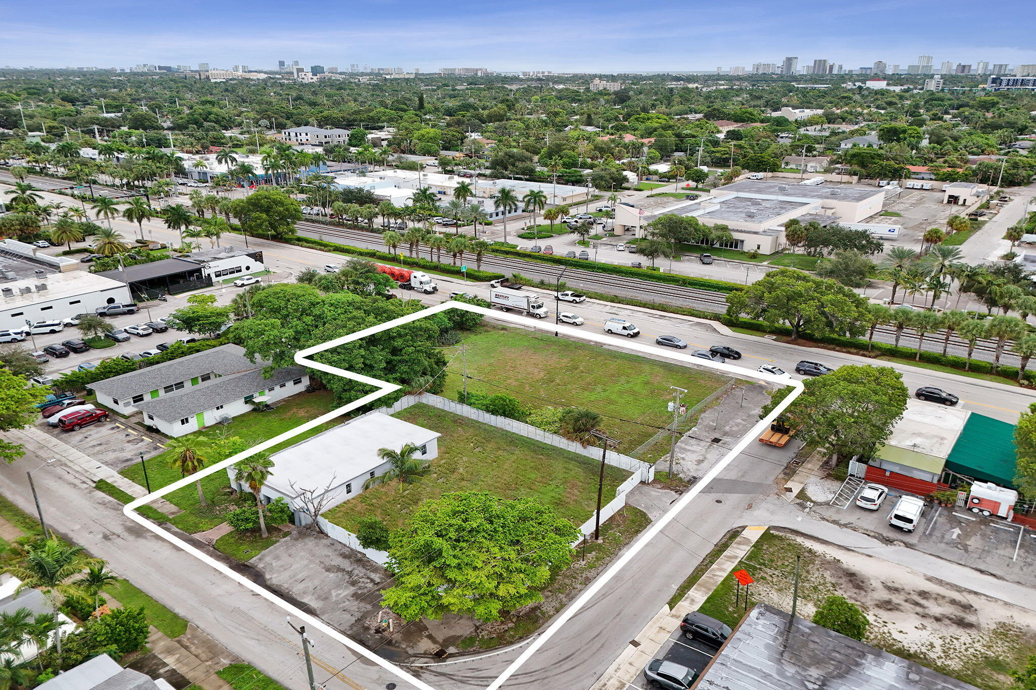3301 N Dixie Highway Property Photo 1