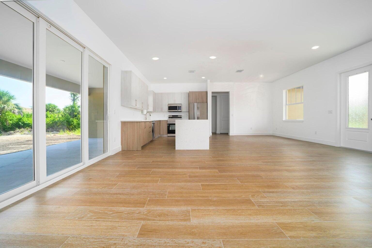 15261 Brainbridge Circle Property Photo 12