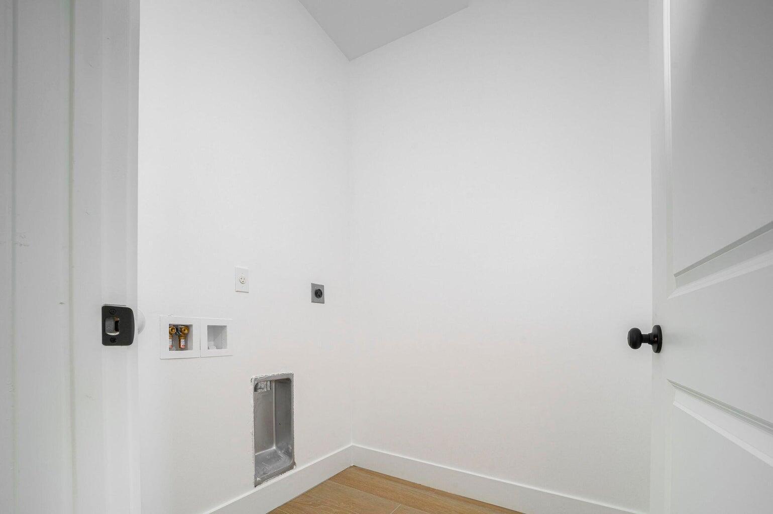15261 Brainbridge Circle Property Photo 19