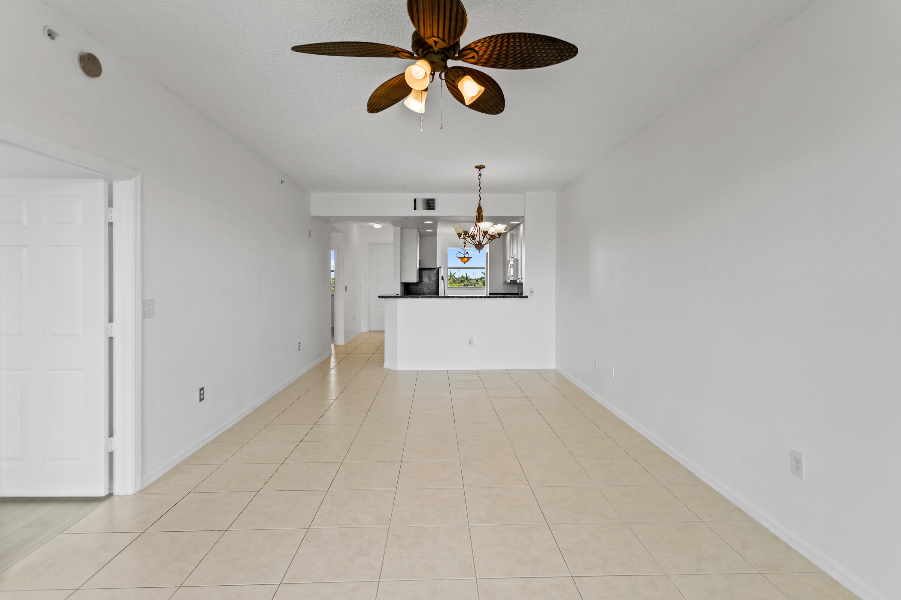 27 Royal Palm Way 503 Property Photo 2