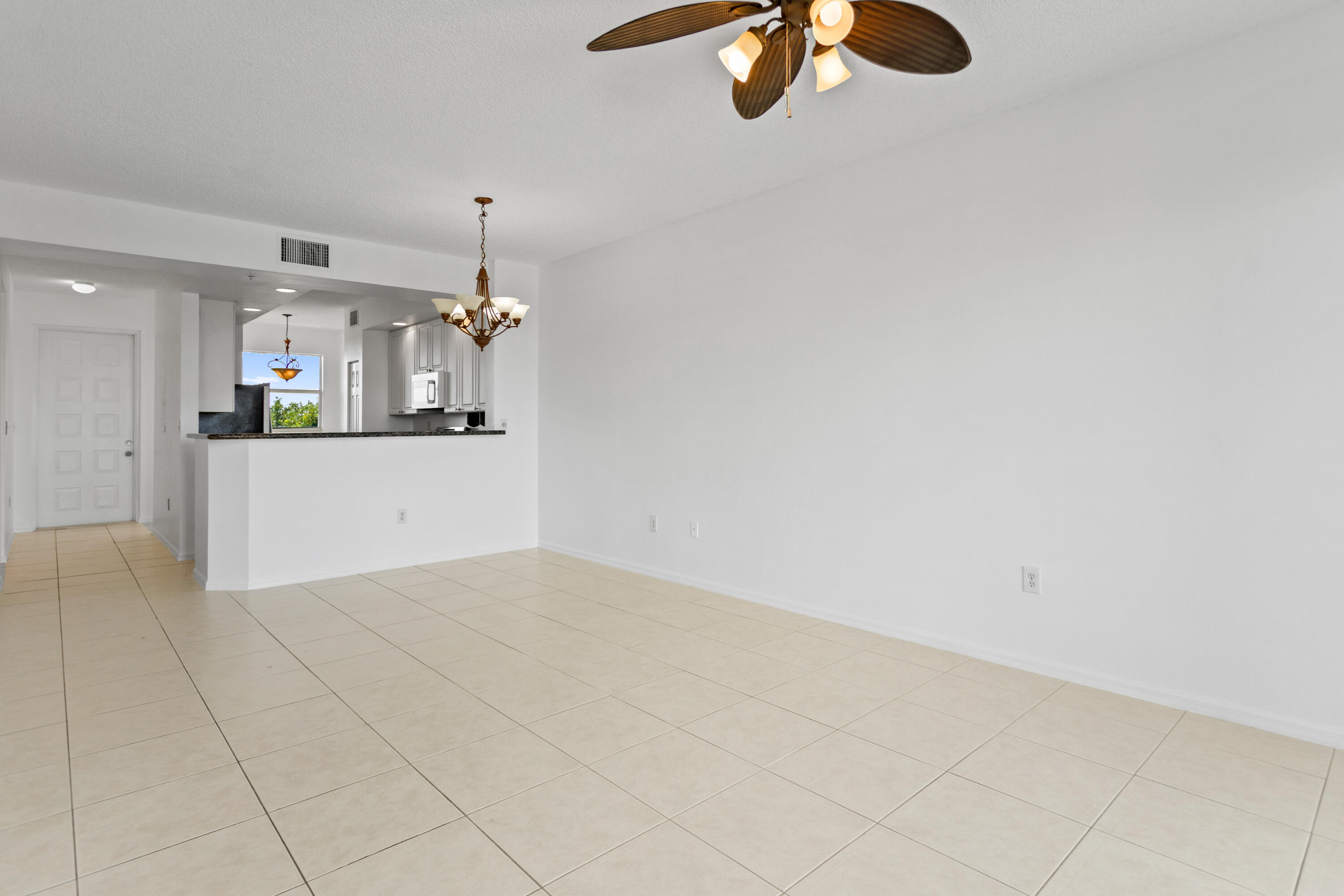 27 Royal Palm Way 503 Property Photo 3