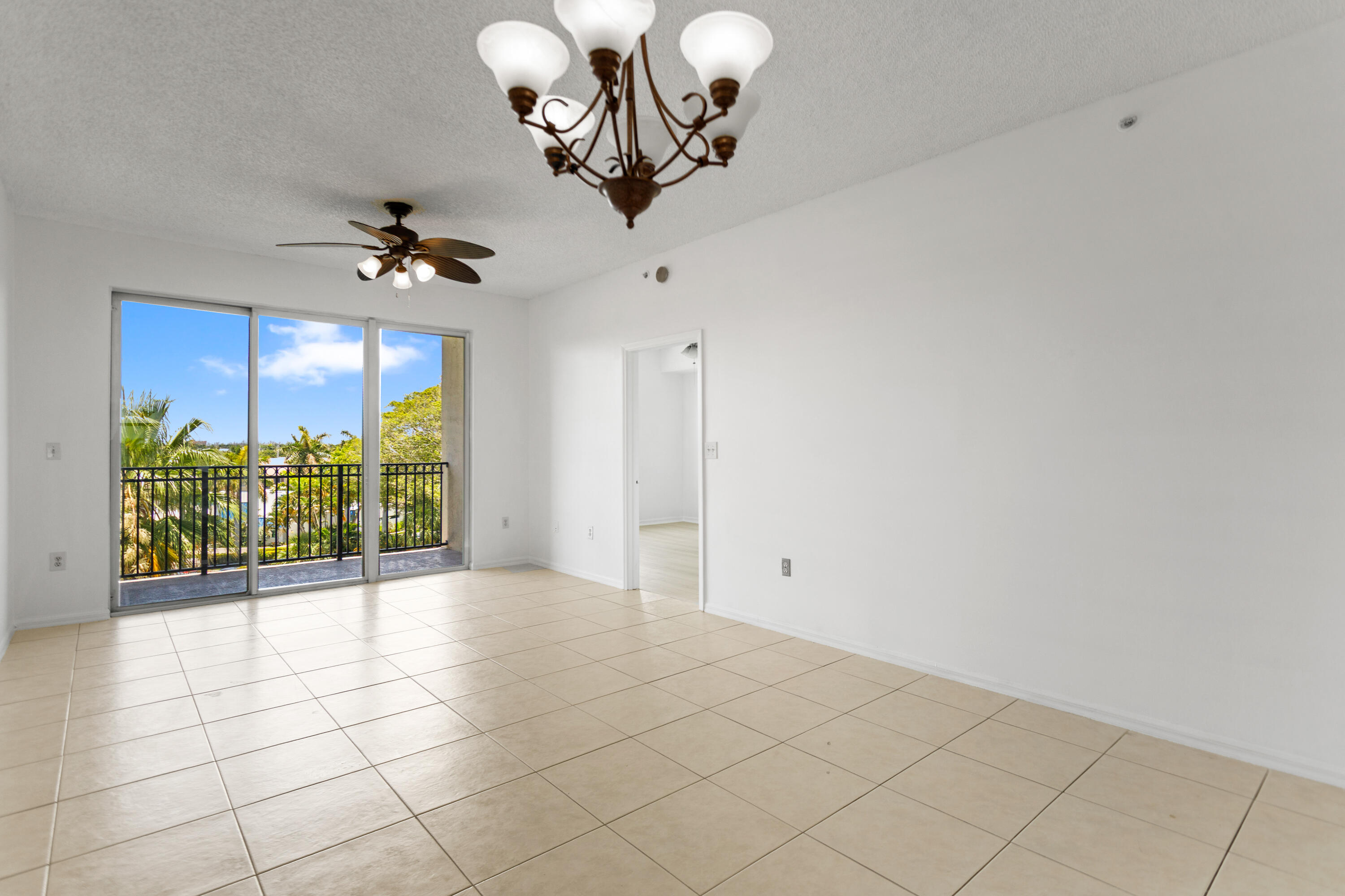 27 Royal Palm Way 503 Property Photo 4