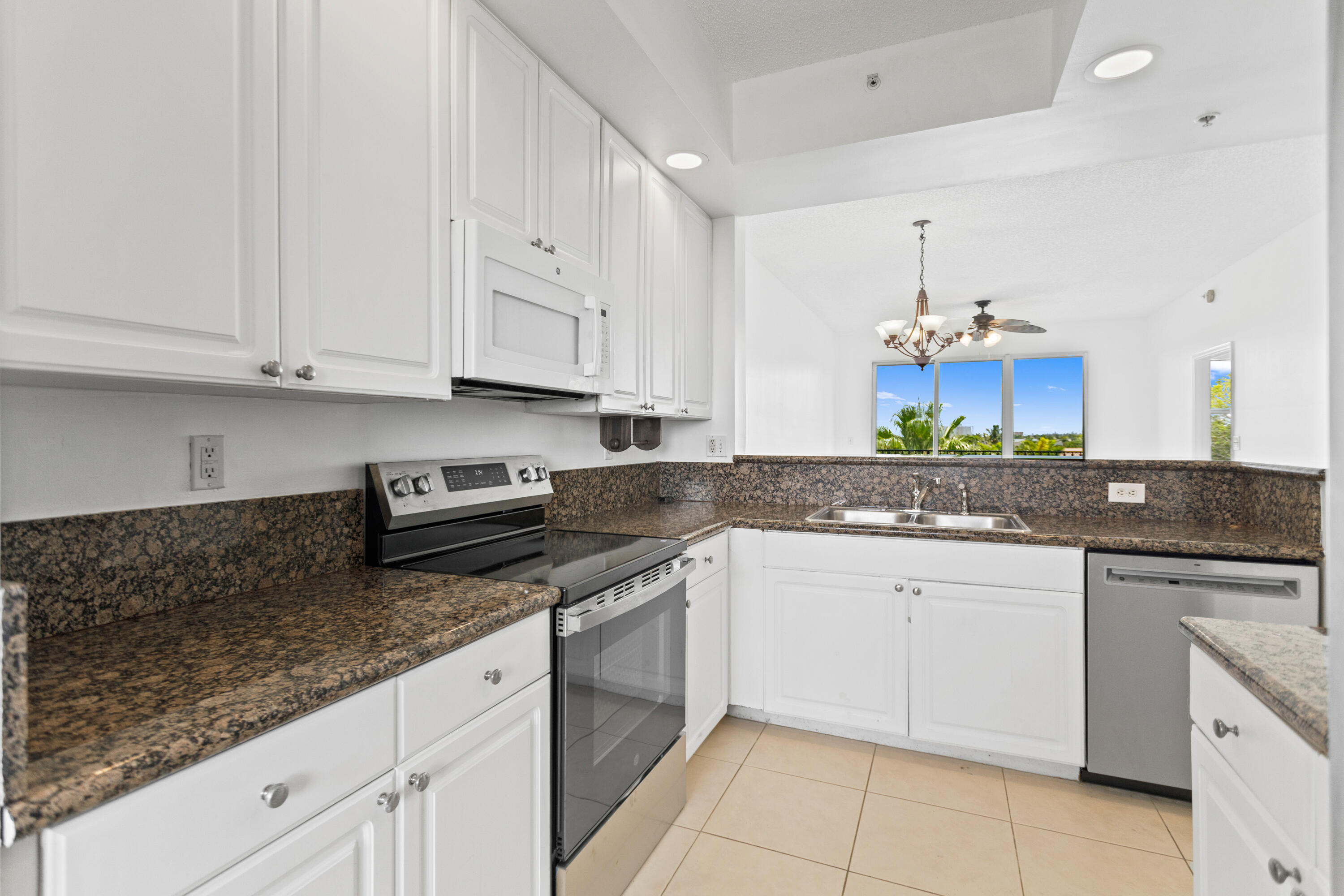27 Royal Palm Way 503 Property Photo 11