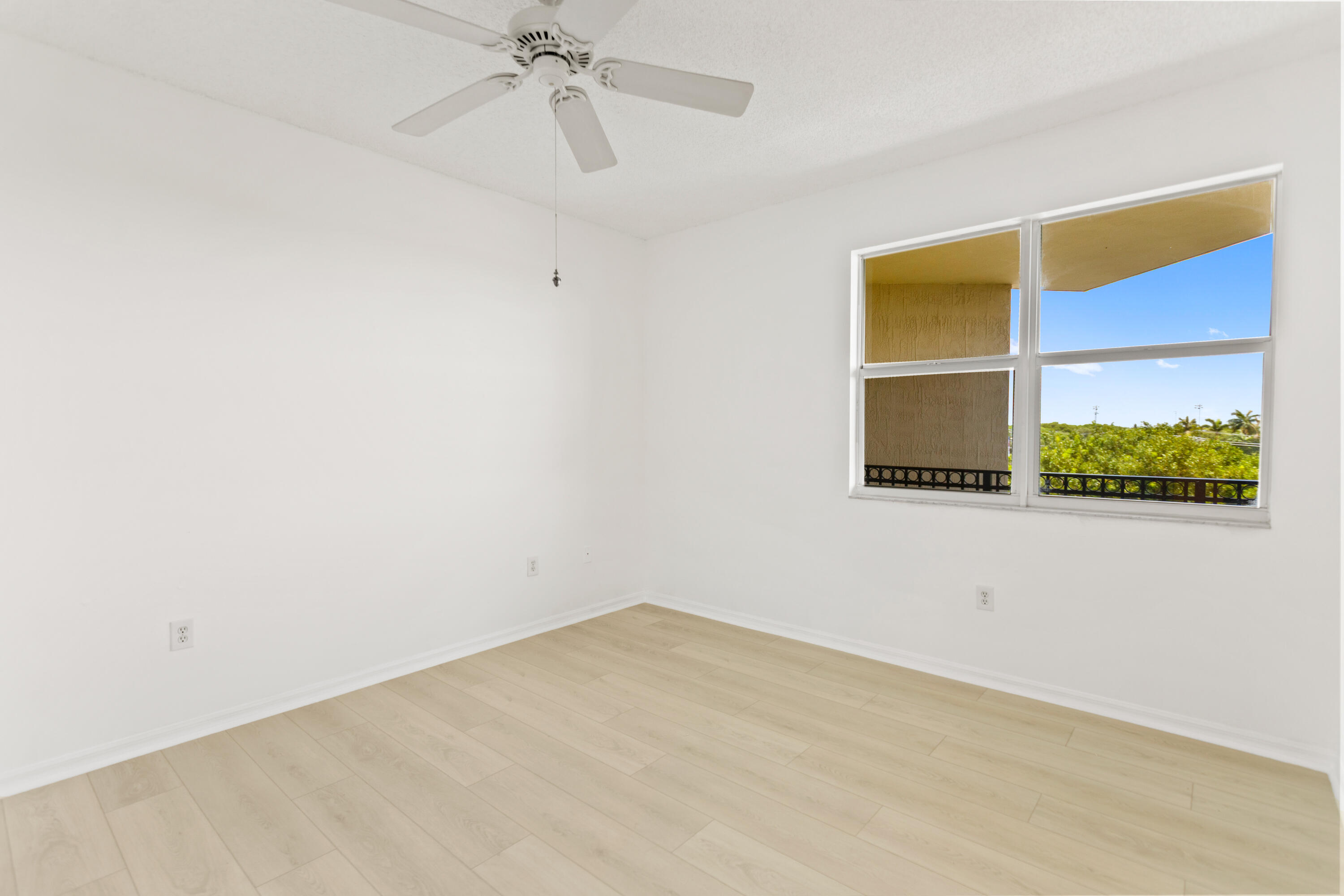 27 Royal Palm Way 503 Property Photo 22