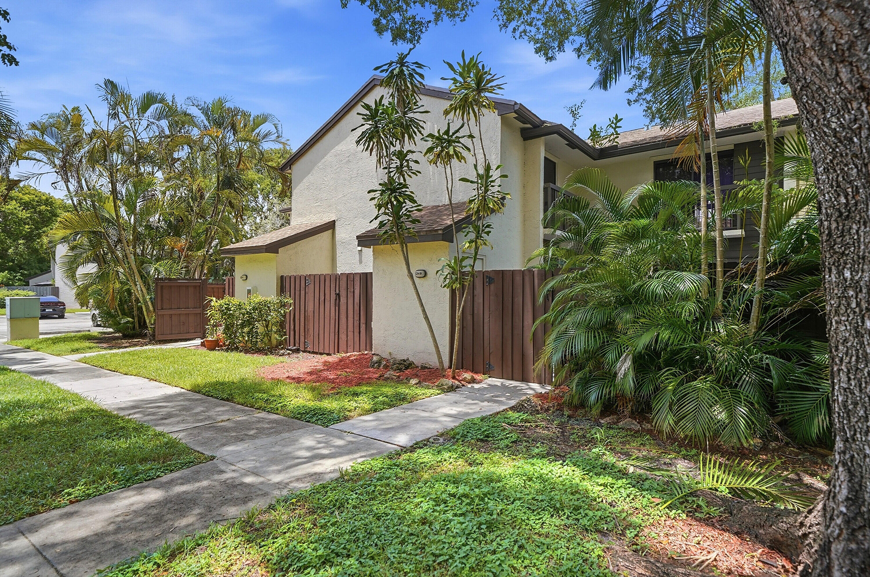 3349 Cocoplum Circle 33129 Property Photo 4