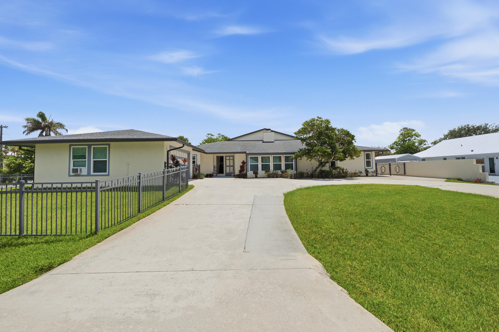 4599 Se Halston Court Property Photo 1