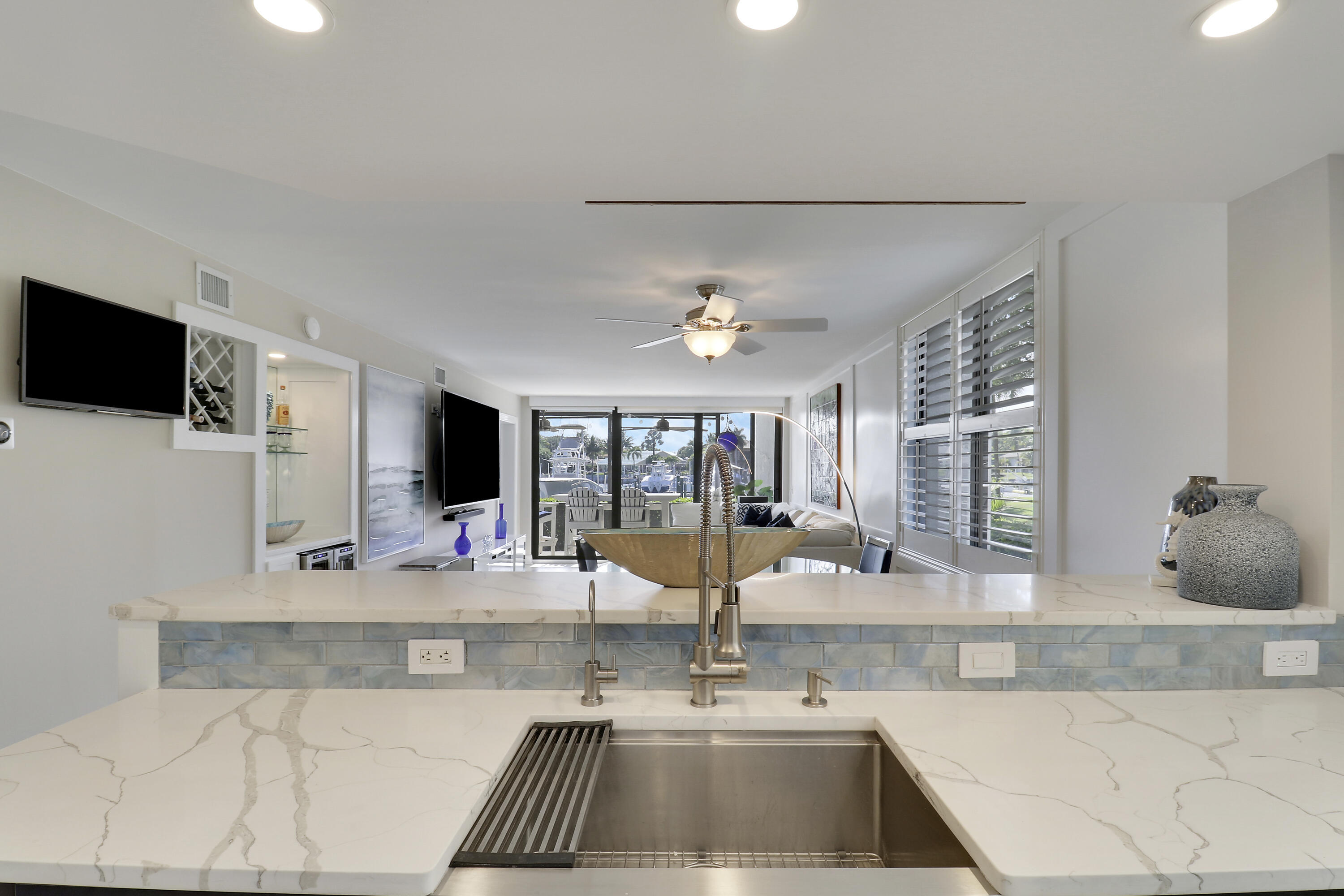 515 Bay Colony Drive N Property Photo 6