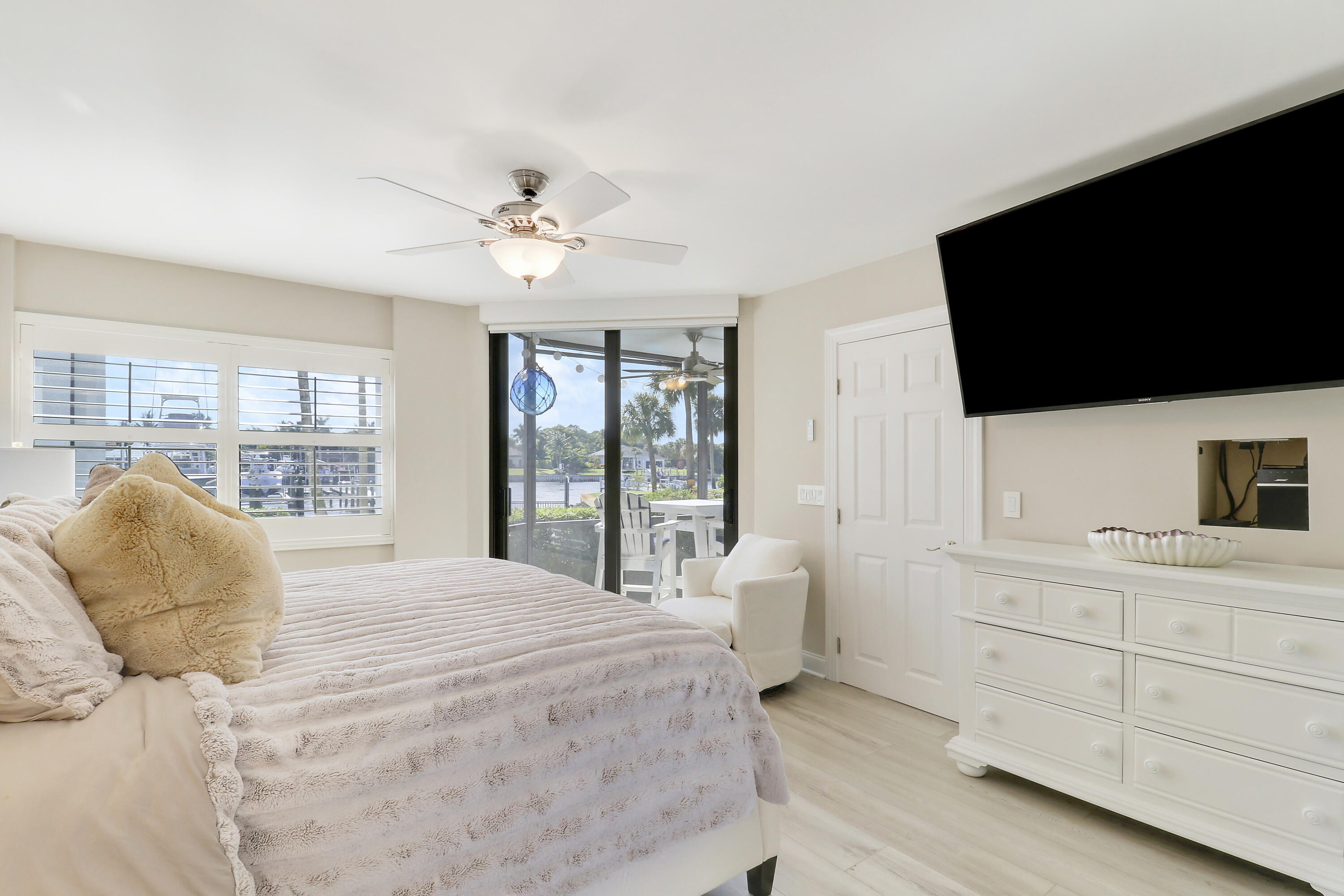 515 Bay Colony Drive N Property Photo 23