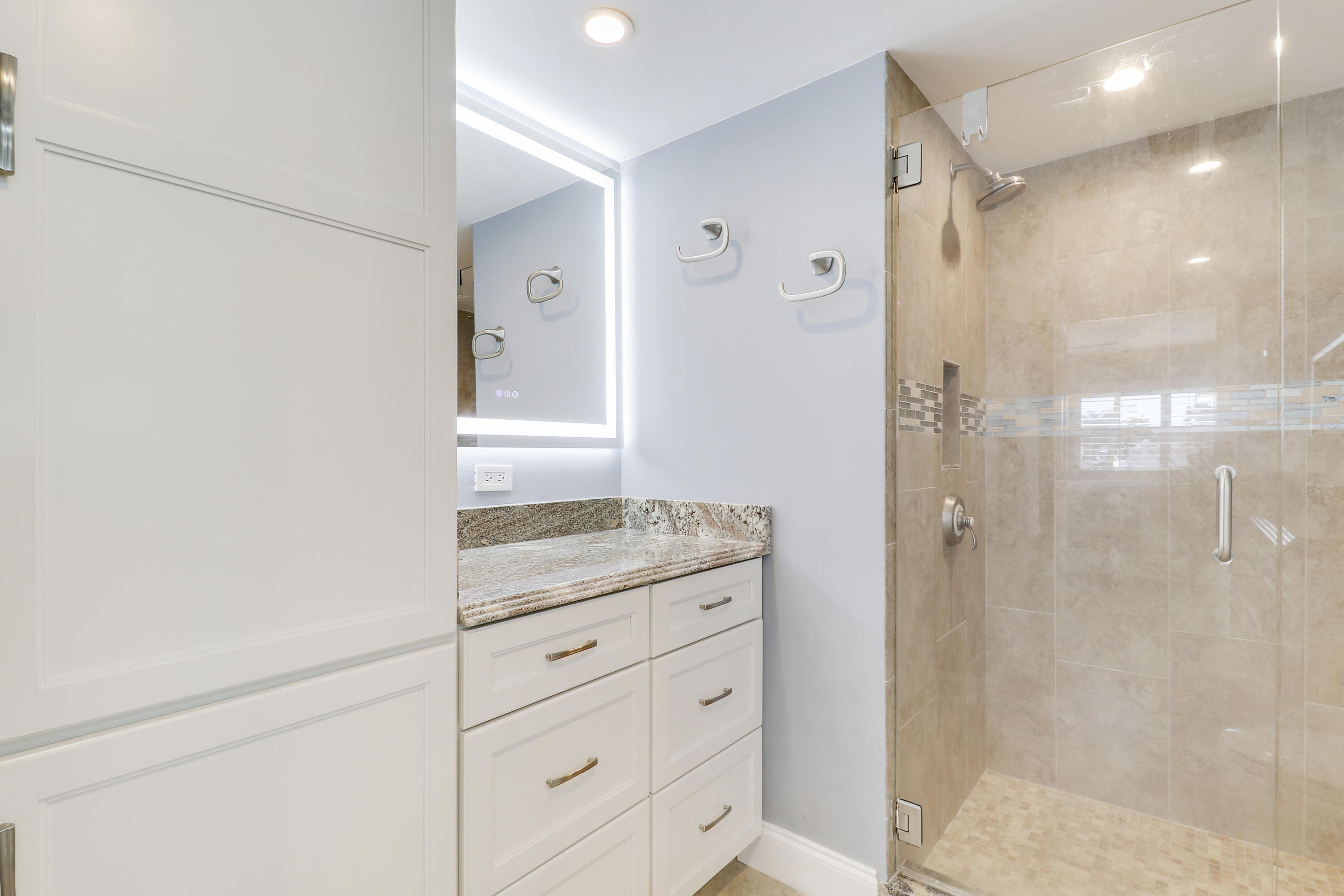 515 Bay Colony Drive N Property Photo 28