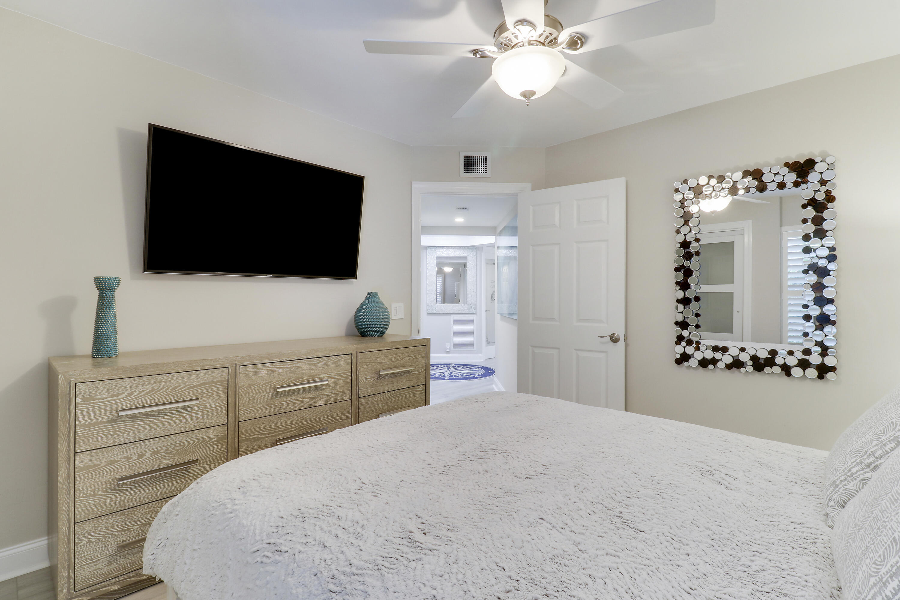 515 Bay Colony Drive N Property Photo 38