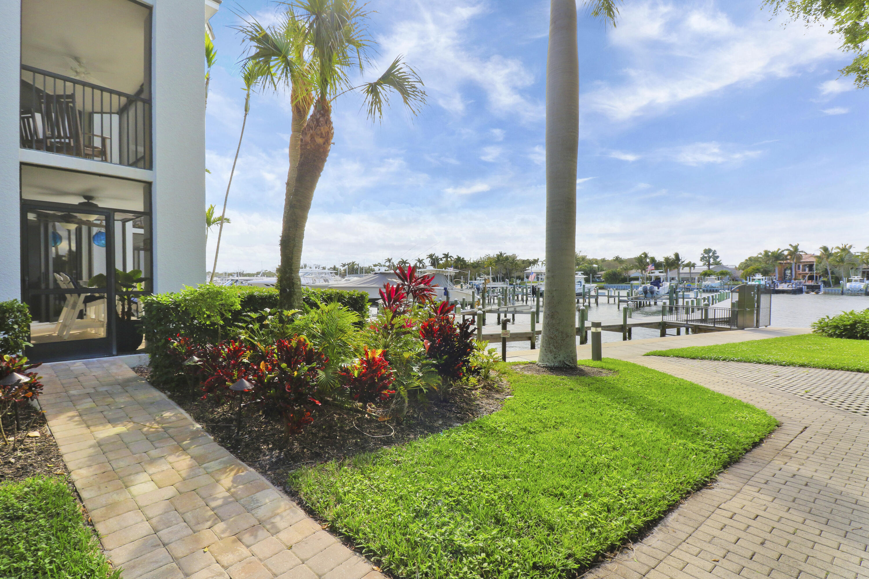 515 Bay Colony Drive N Property Photo 41