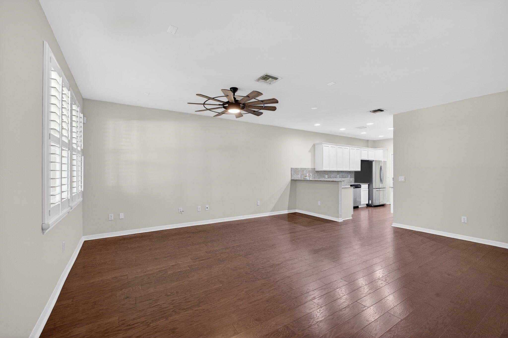 1126 Dakota Drive Property Photo 4