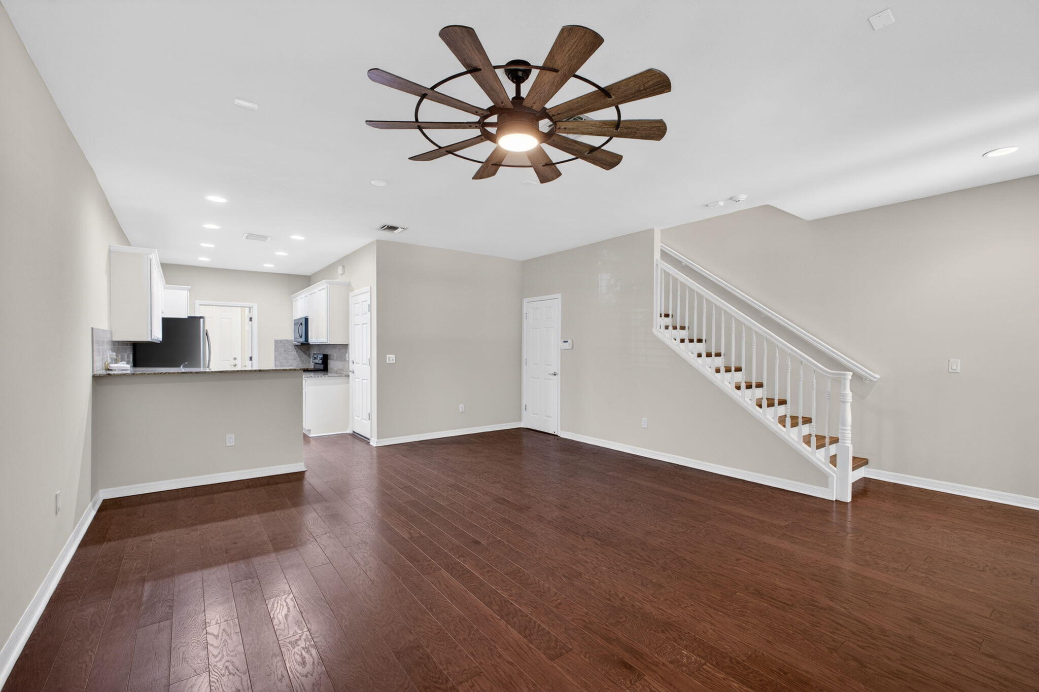 1126 Dakota Drive Property Photo 5