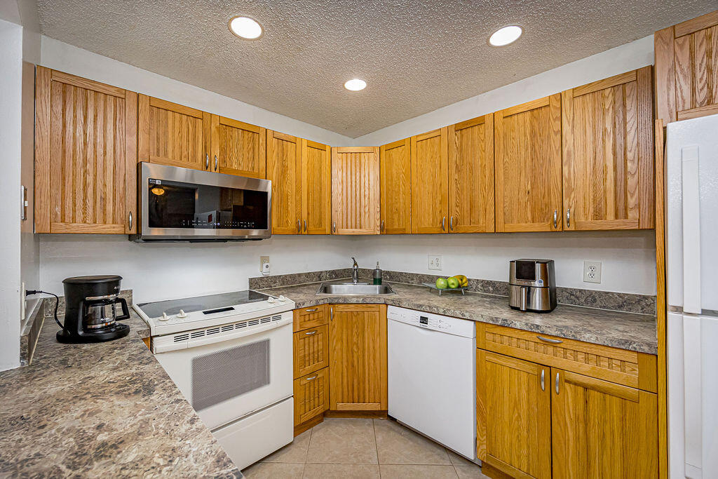539 Shady Pine Way B2 Property Photo 5