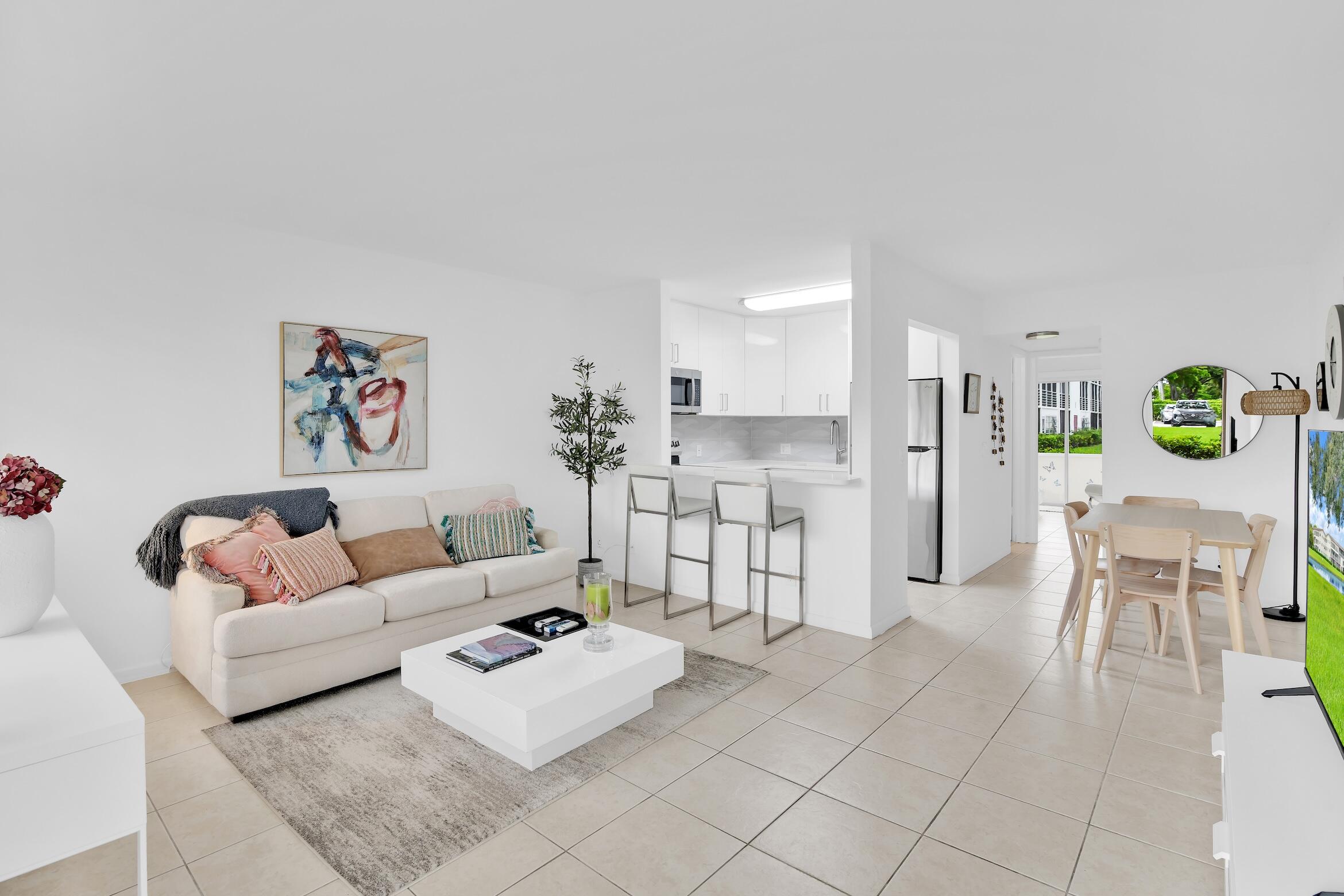 175 Fanshaw E Property Photo 1