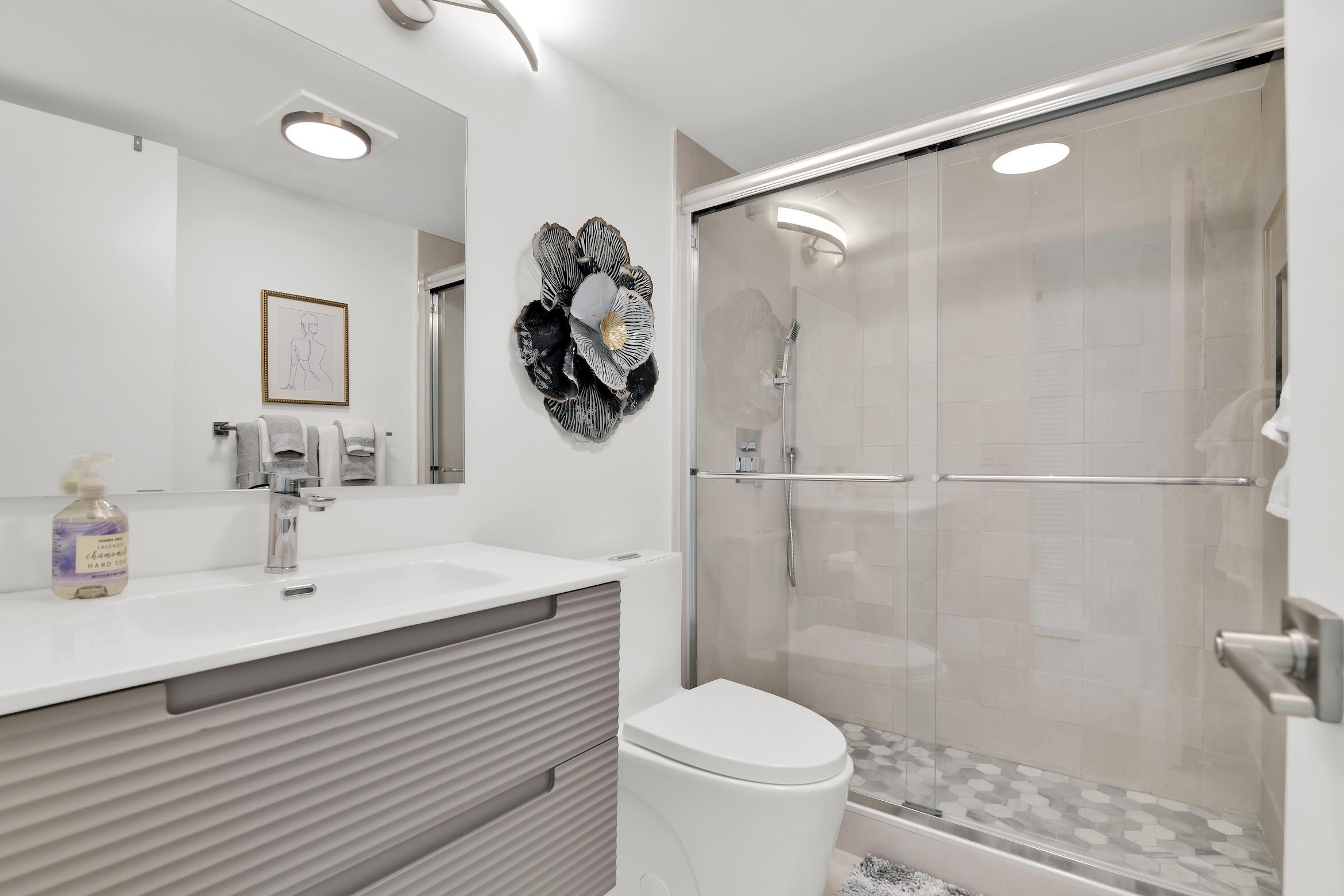 175 Fanshaw E Property Photo 14