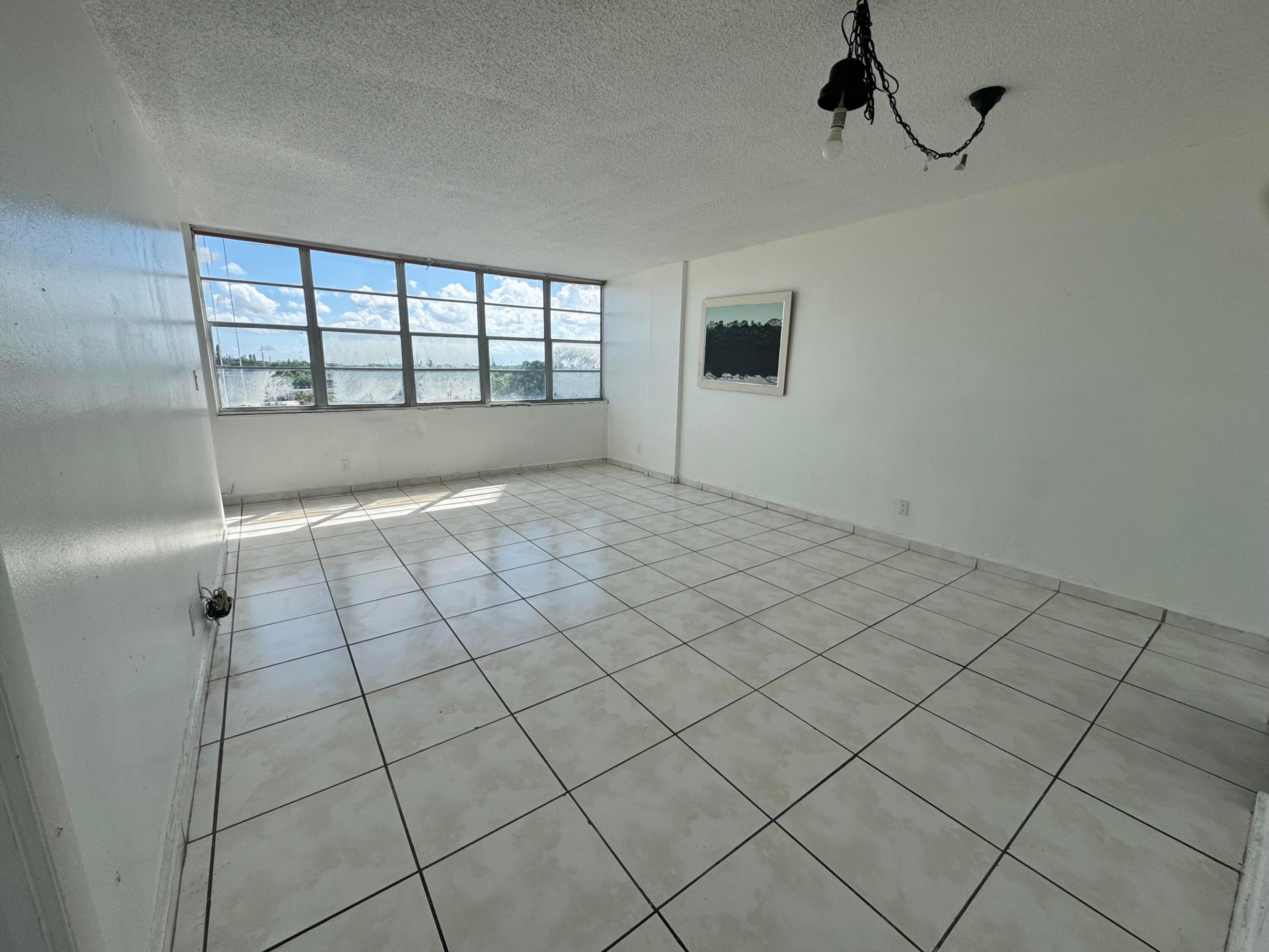 2025 Ne 164th Street 601 Property Photo 3