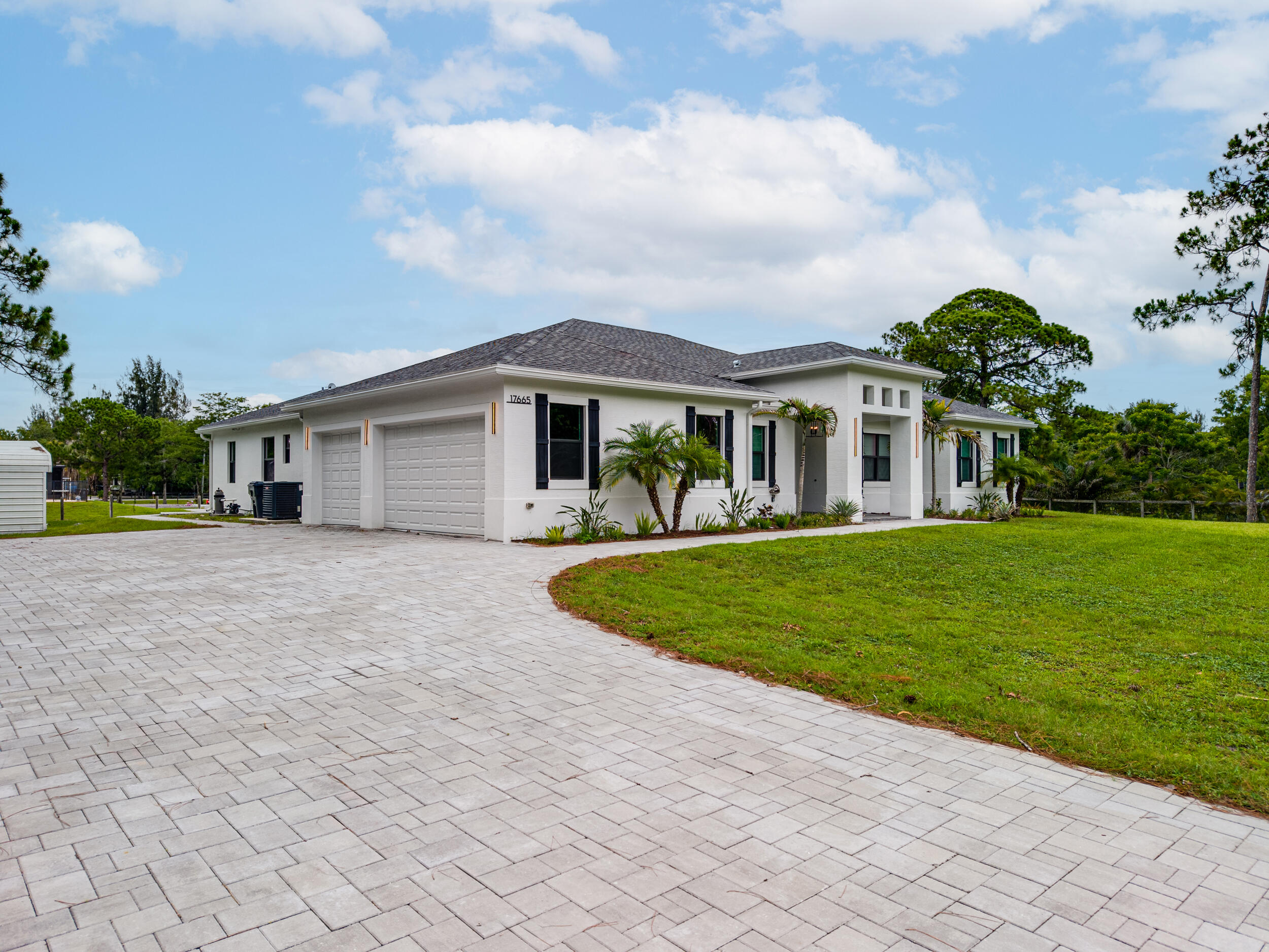 17655 44th Place N Property Photo 4